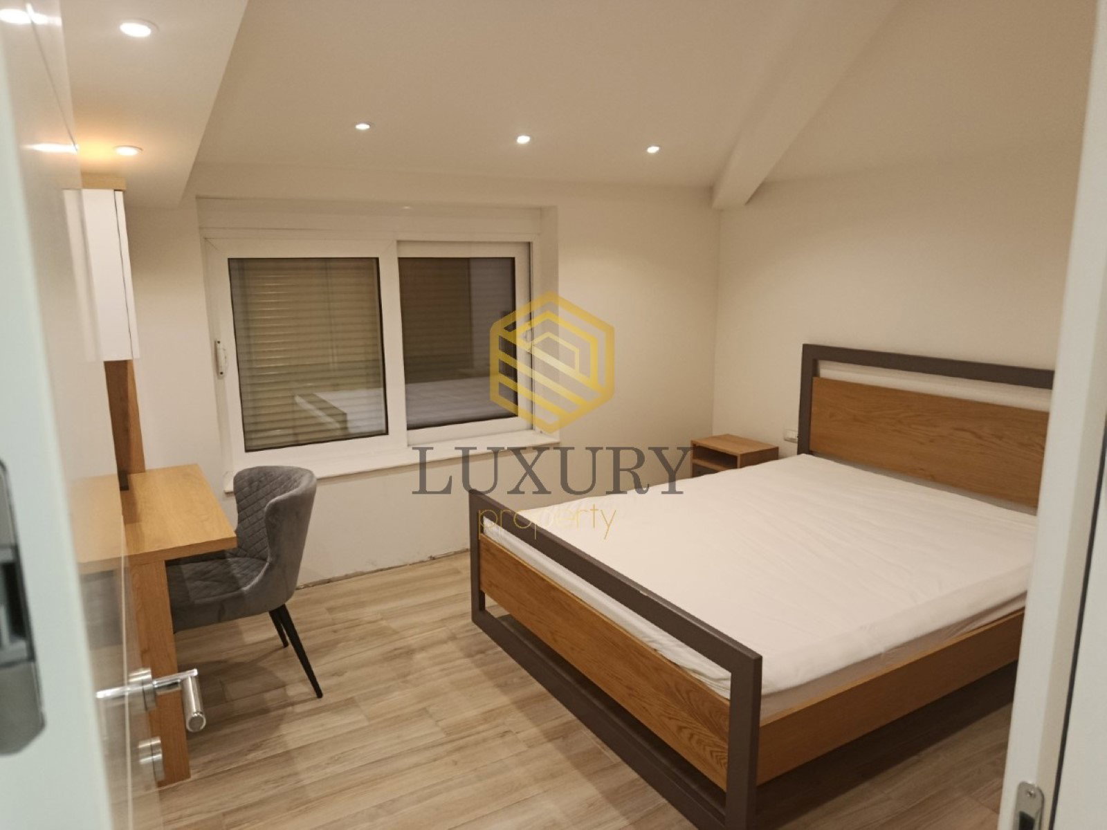 989ede3f-4741-417d-8110-2abff43bd502.jpg