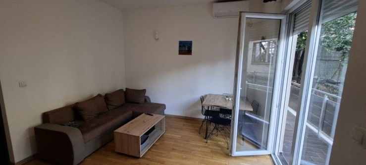 Izdavanje - Stan Podgorica, Momišići