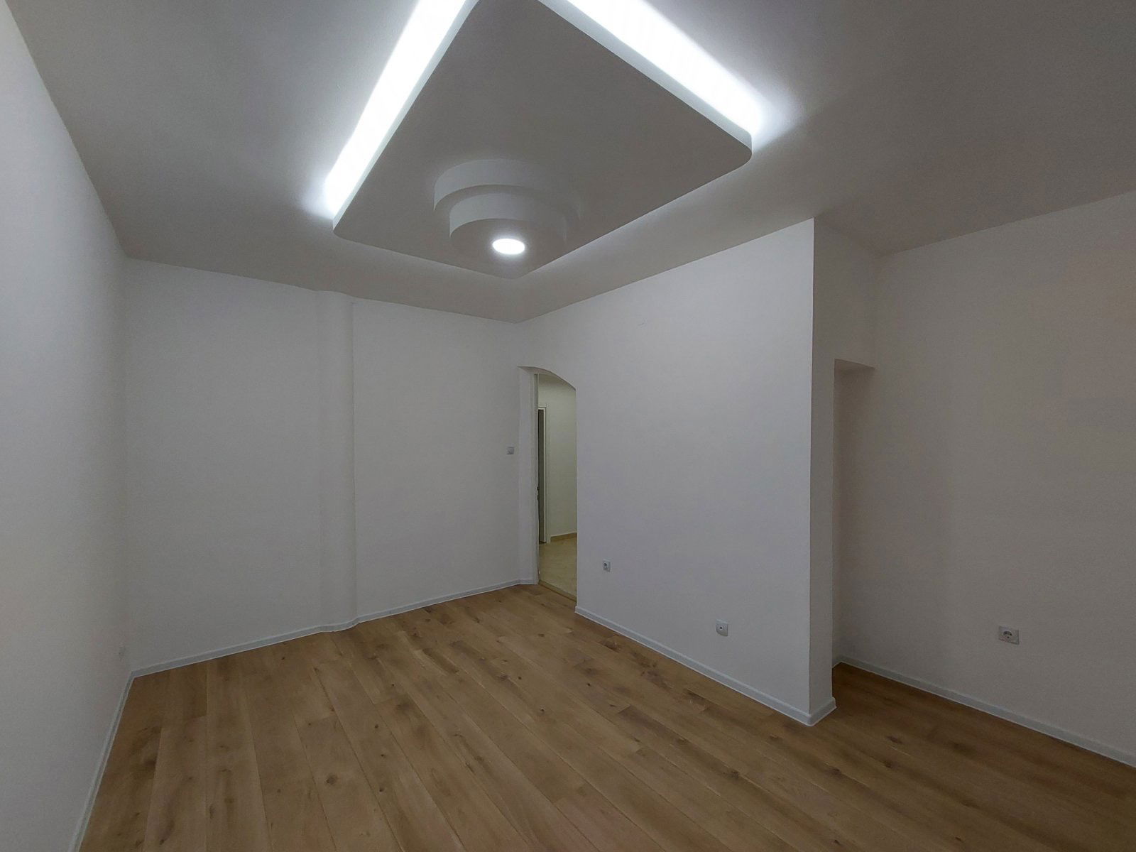 98e853ab-ef94-4063-8e6b-ef9e62ad13d7.jpg