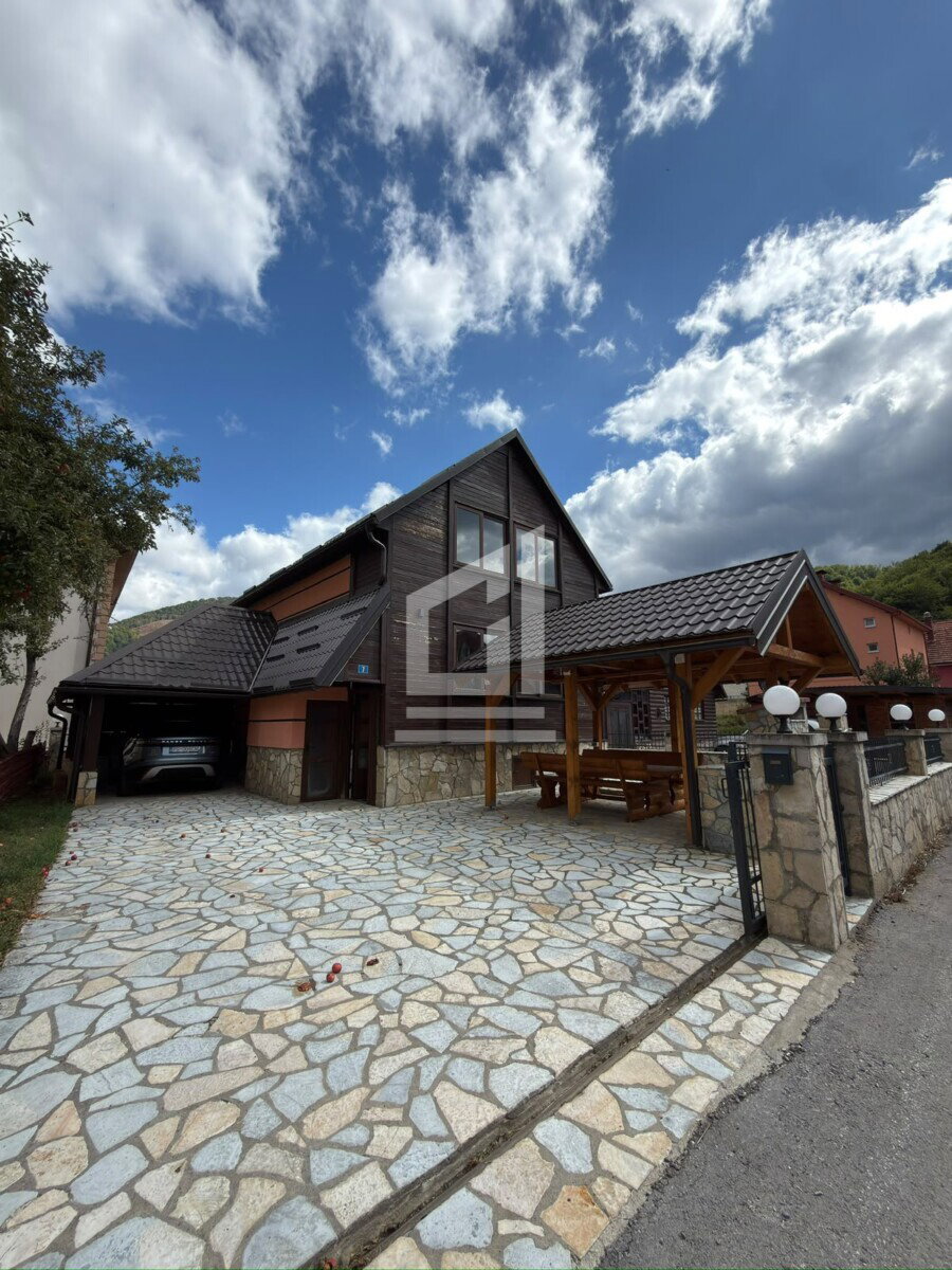 Prodaja - Kuća Kolašin, Centar