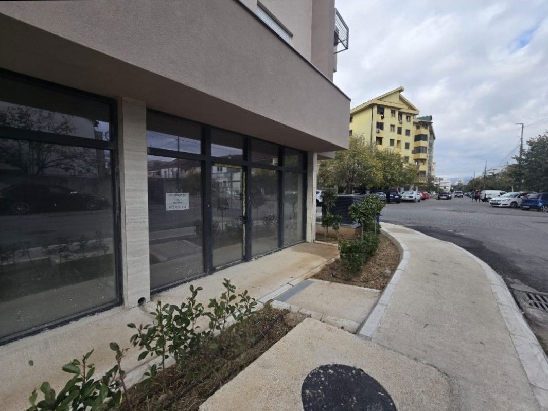 Продаж - Офісне приміщення Podgorica, Stari Aerodrom