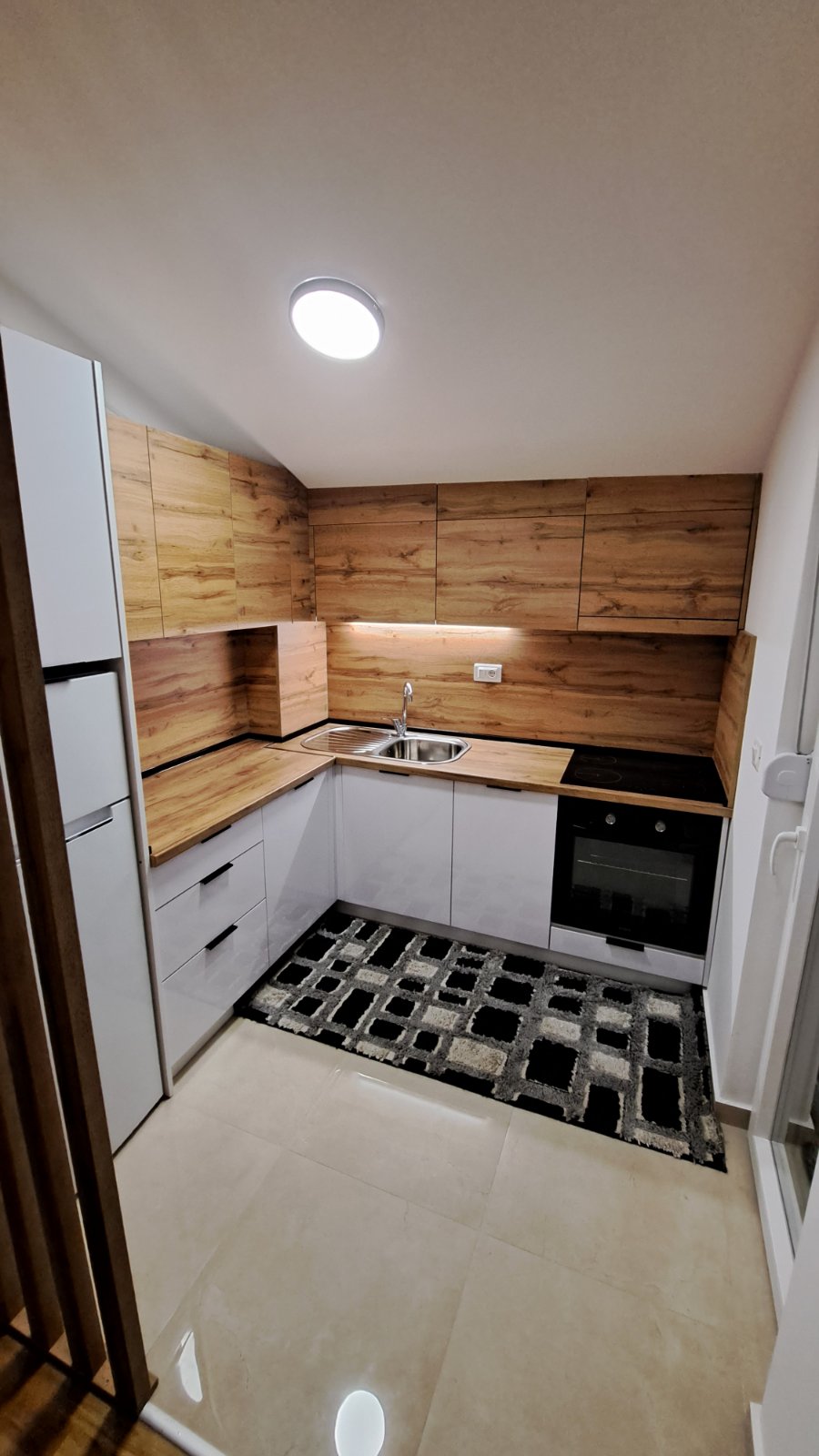 9c4f4bca-a729-4bf1-8678-caa173a6fa8e.jpg