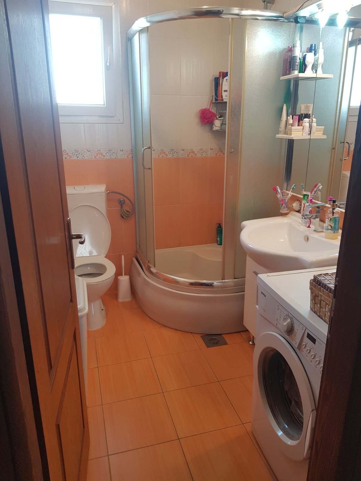 9d7eb1ff-24d2-49bb-8e29-458c276882dc.jpg