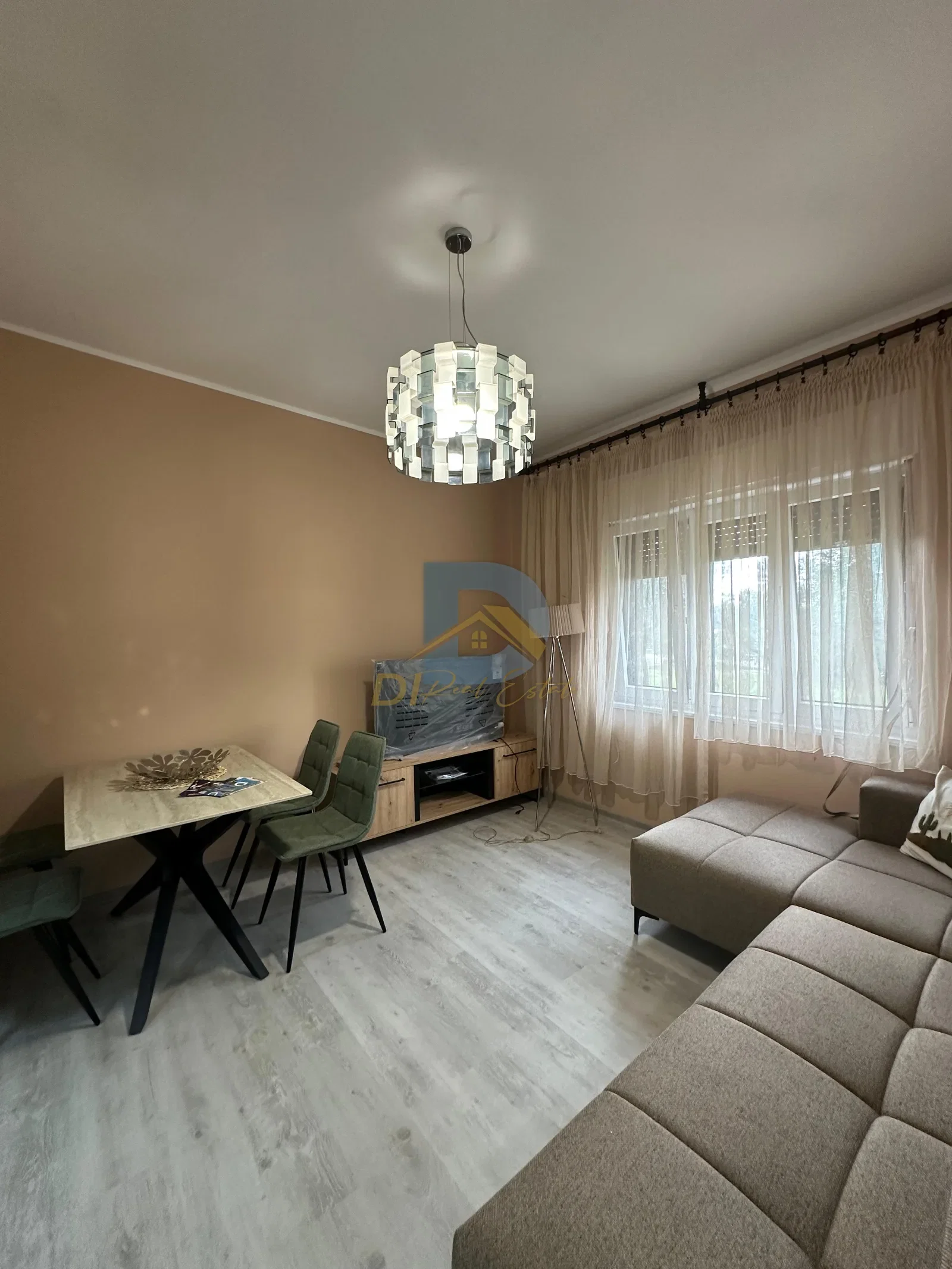 Izdavanje - Stan Tivat, Centar
