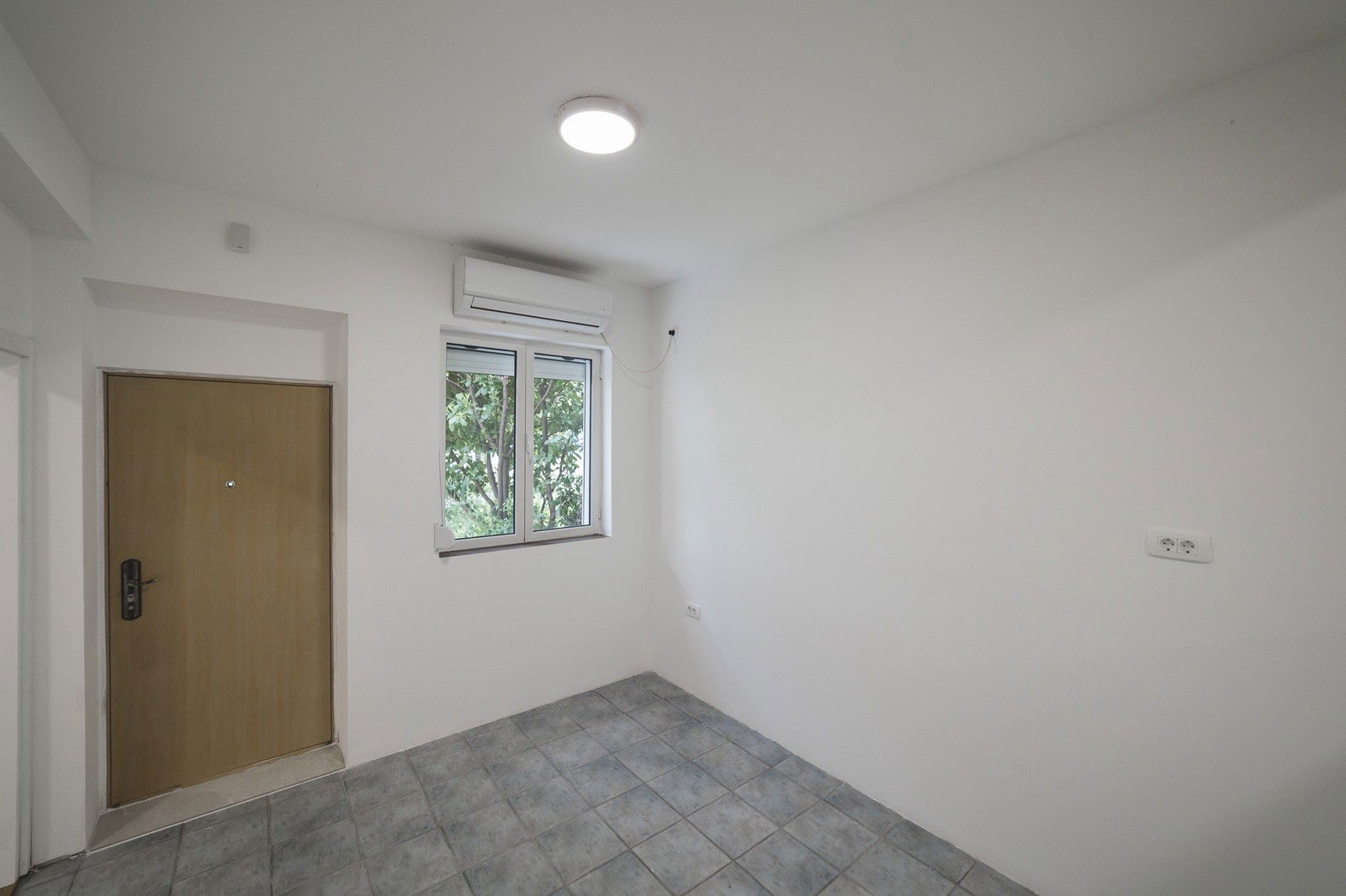 Продаж - Квартира Podgorica, Stari Aerodrom