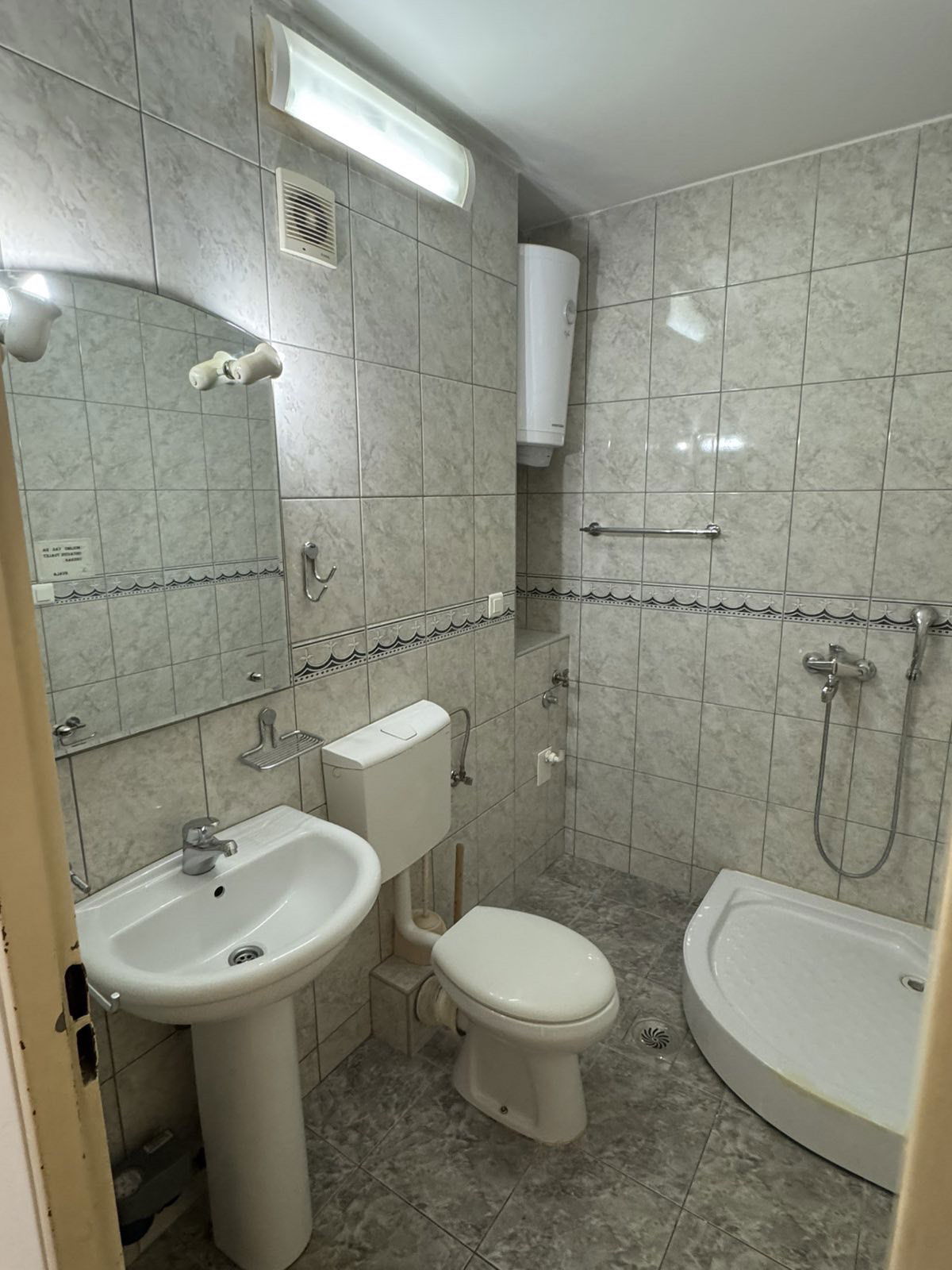 a759b42e-73b6-4aa8-8acd-a4e6d7a45f1f.jpg