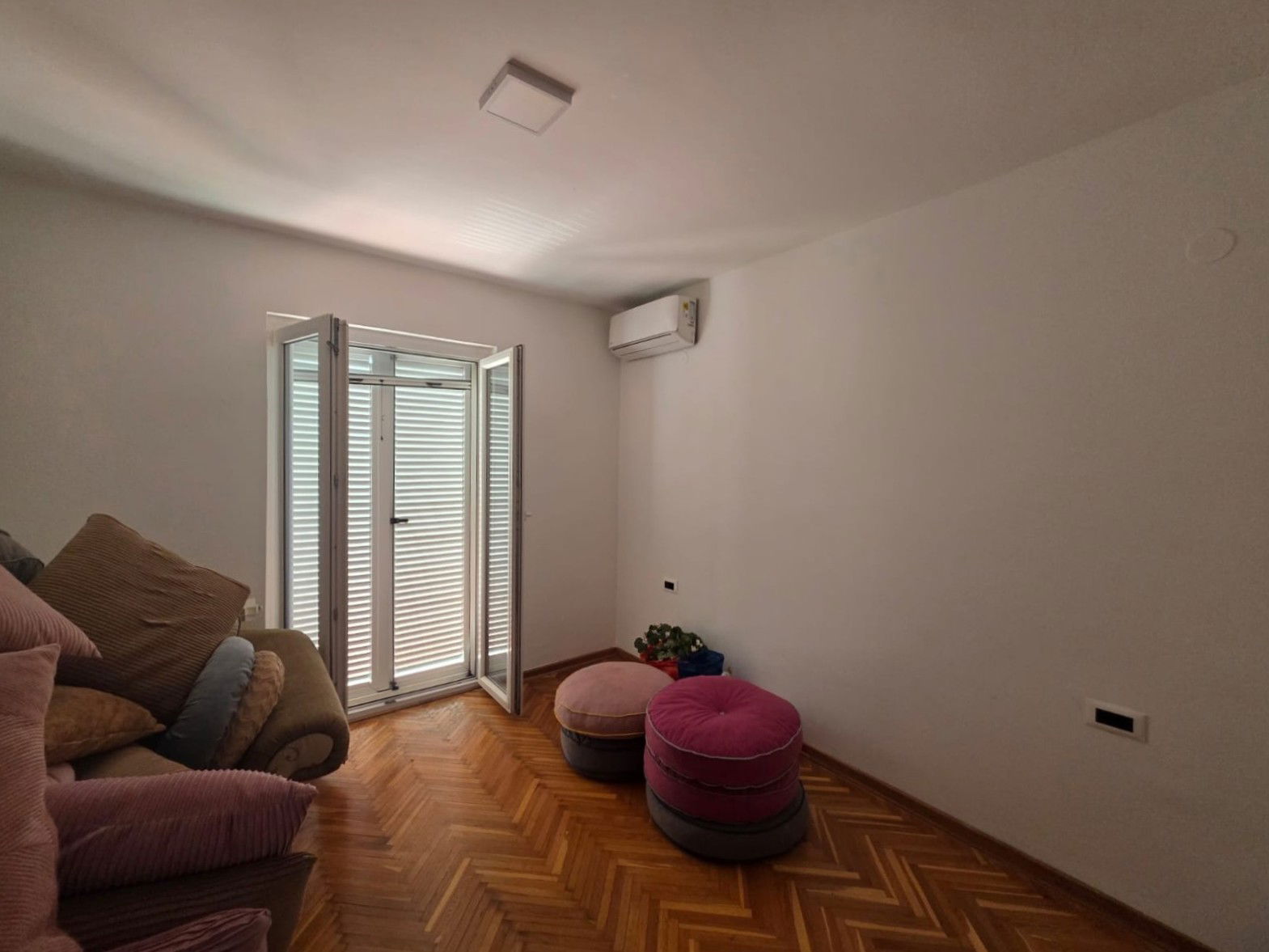a7e92a0e-170e-4a0f-beaf-817e91ed5d02.jpg