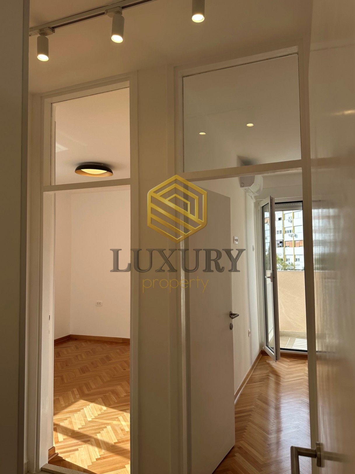 Оренда - Офісне приміщення Podgorica, Gintaš