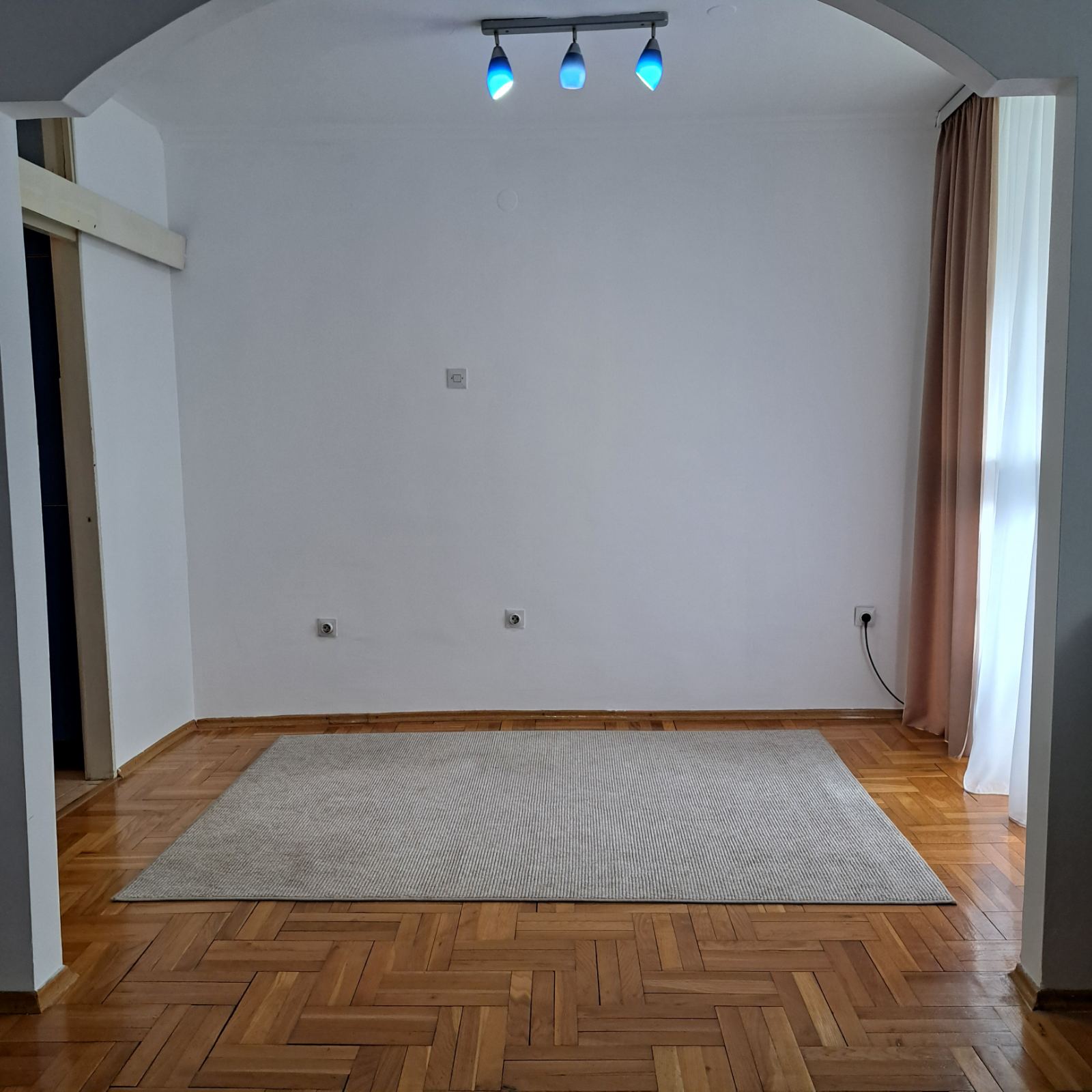 aaf92610-ade8-4ae0-9451-8baef196cc90.jpg