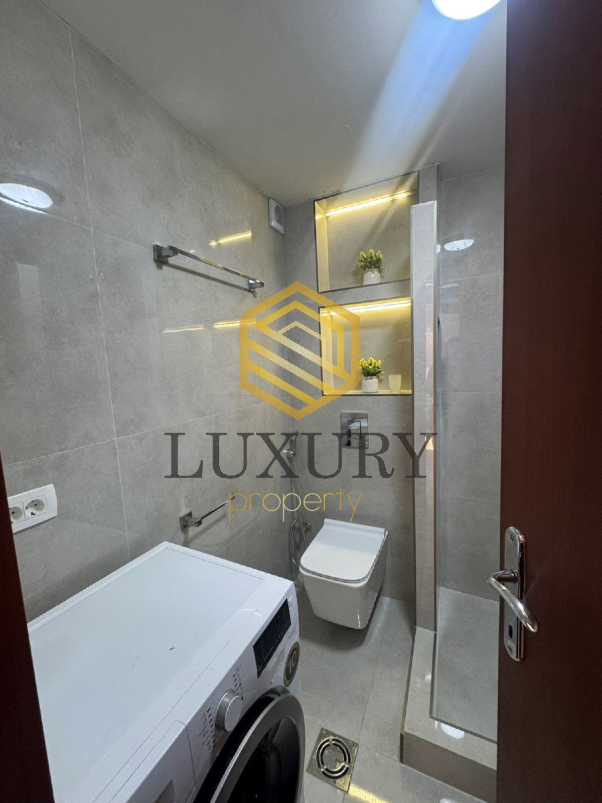ab97ab62-42bd-4ed7-936a-650d468cc362.jpg