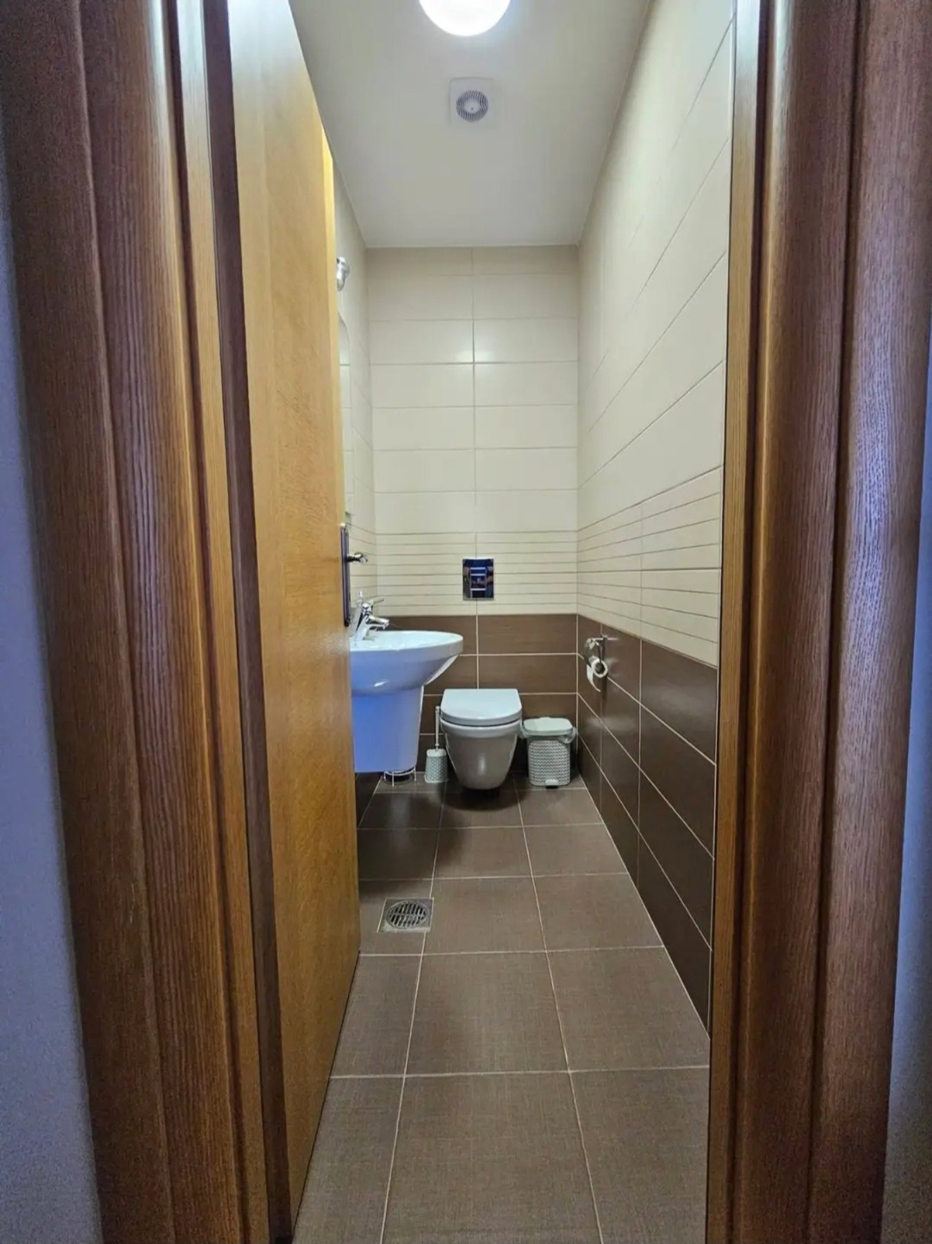 ad3683e2-76f3-46d8-afd7-e236a9587905.jpg