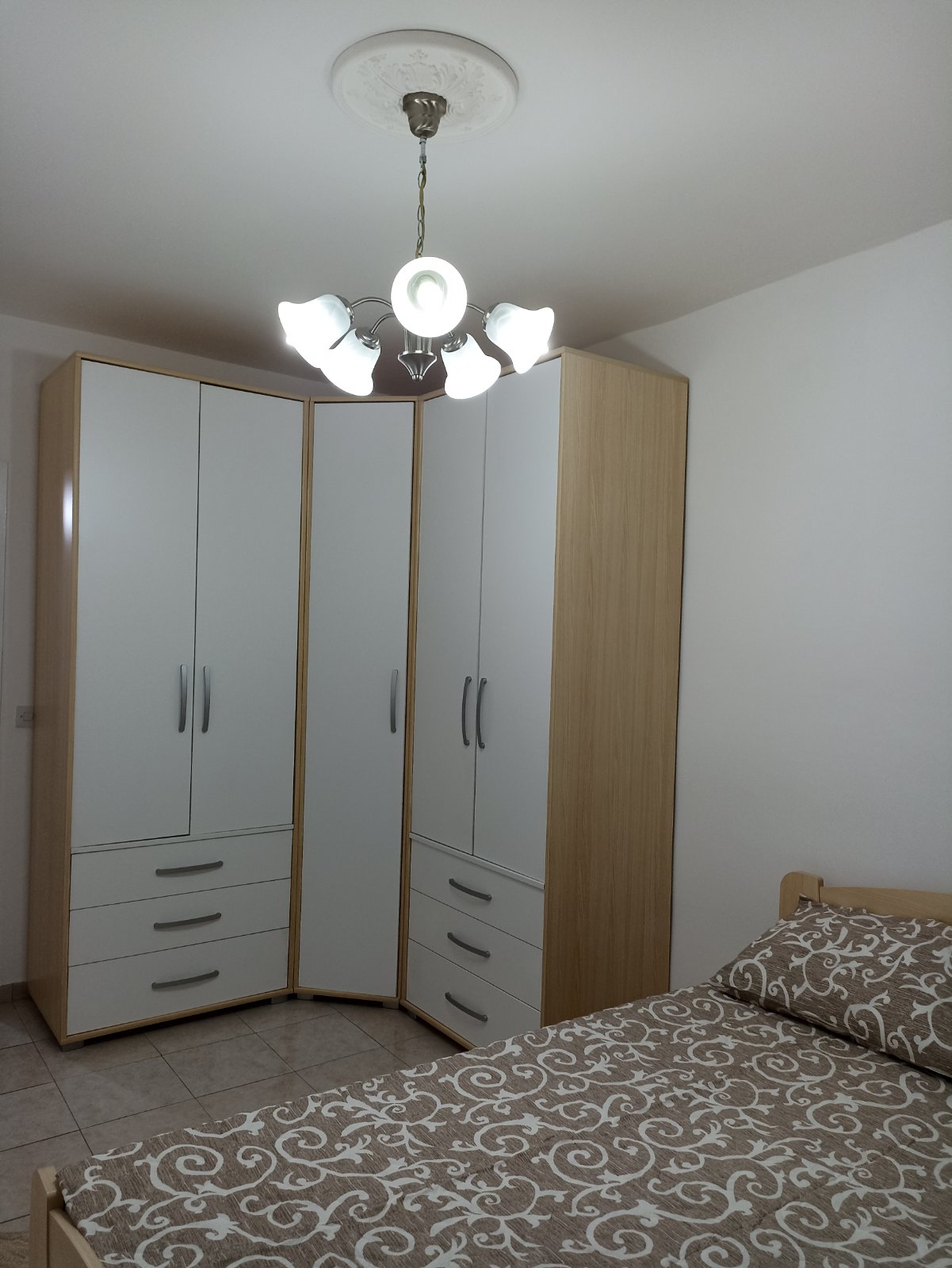 adecec2c-c138-4713-9d99-2387f4d2440d.jpg