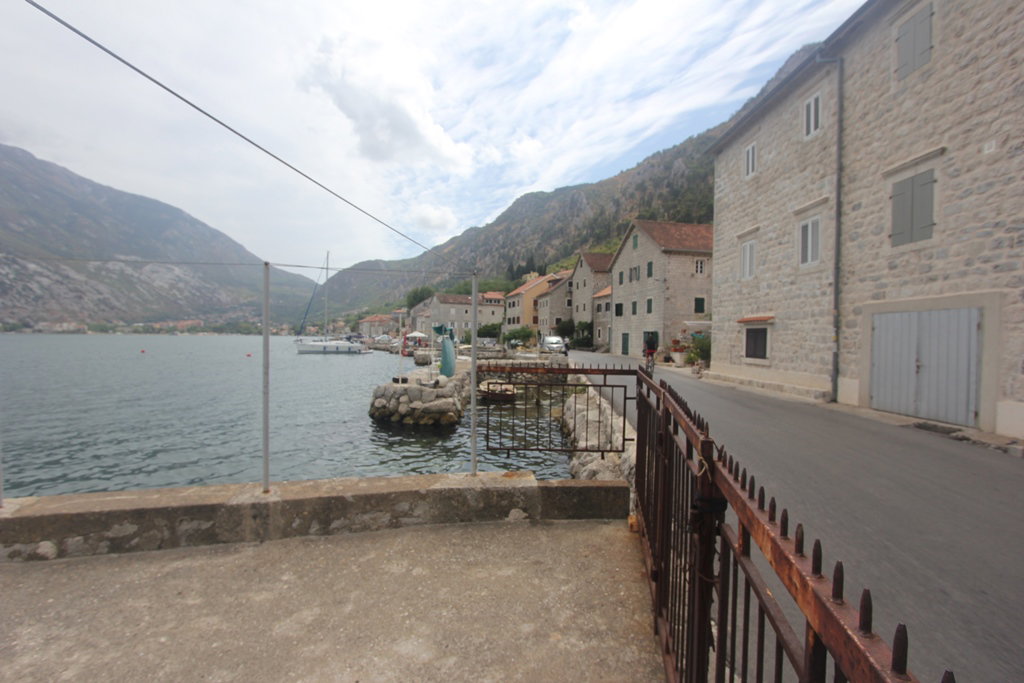 afb21761-3979-4ea3-a0b7-62d434b6393e.jpg