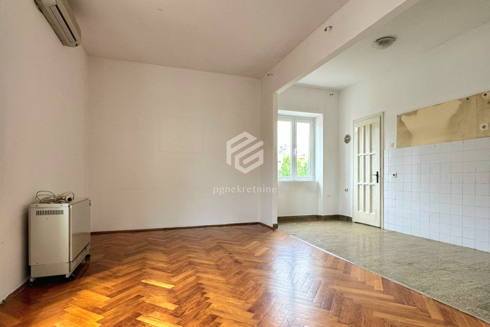 afd98de3-b538-4959-ad76-b37d8e5a52d1.jpg