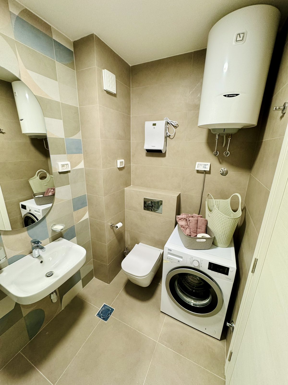 b2370fcb-a78c-4fe8-959f-eccd4d788ca6.jpg