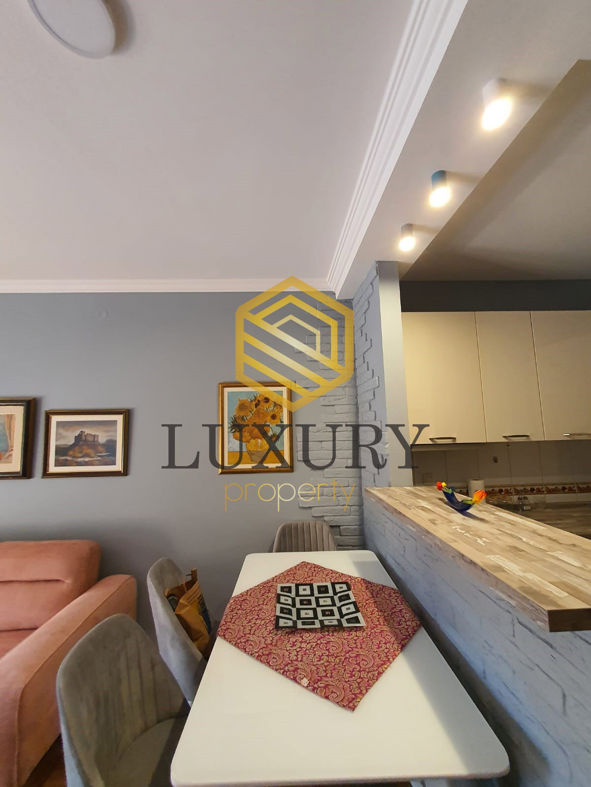 b27da643-7308-4240-a639-12200456b152.jpg