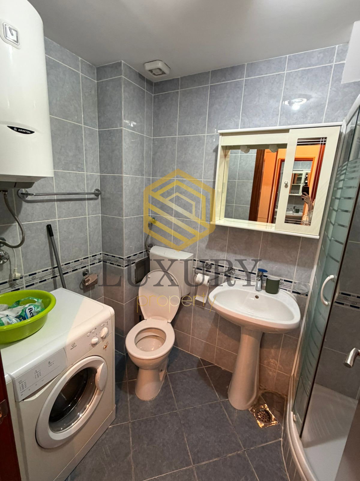 b45580d1-4224-43a1-a738-f391bed89fe7.jpg