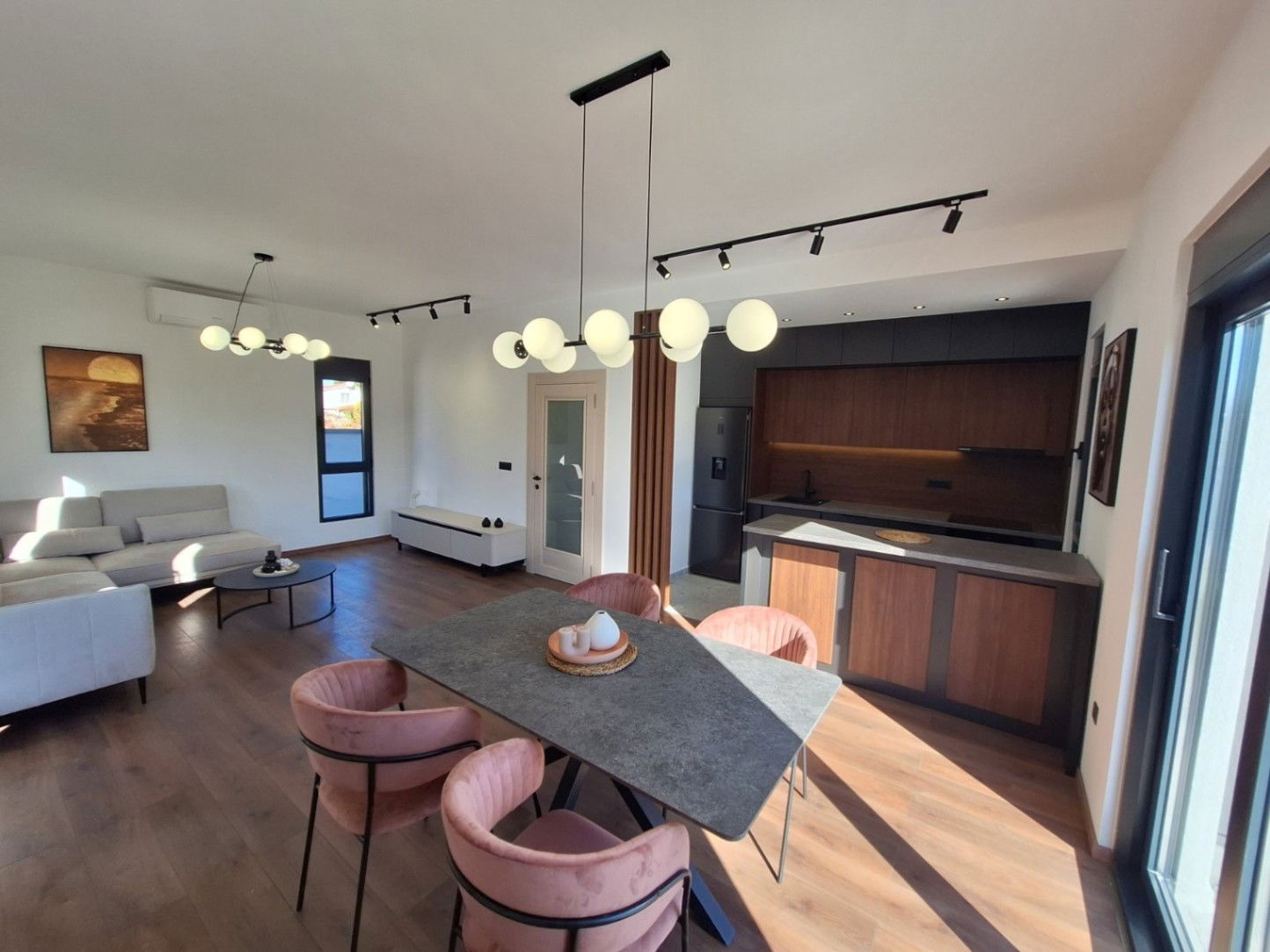 Продаж - Будинок Podgorica, Gornja Gorica