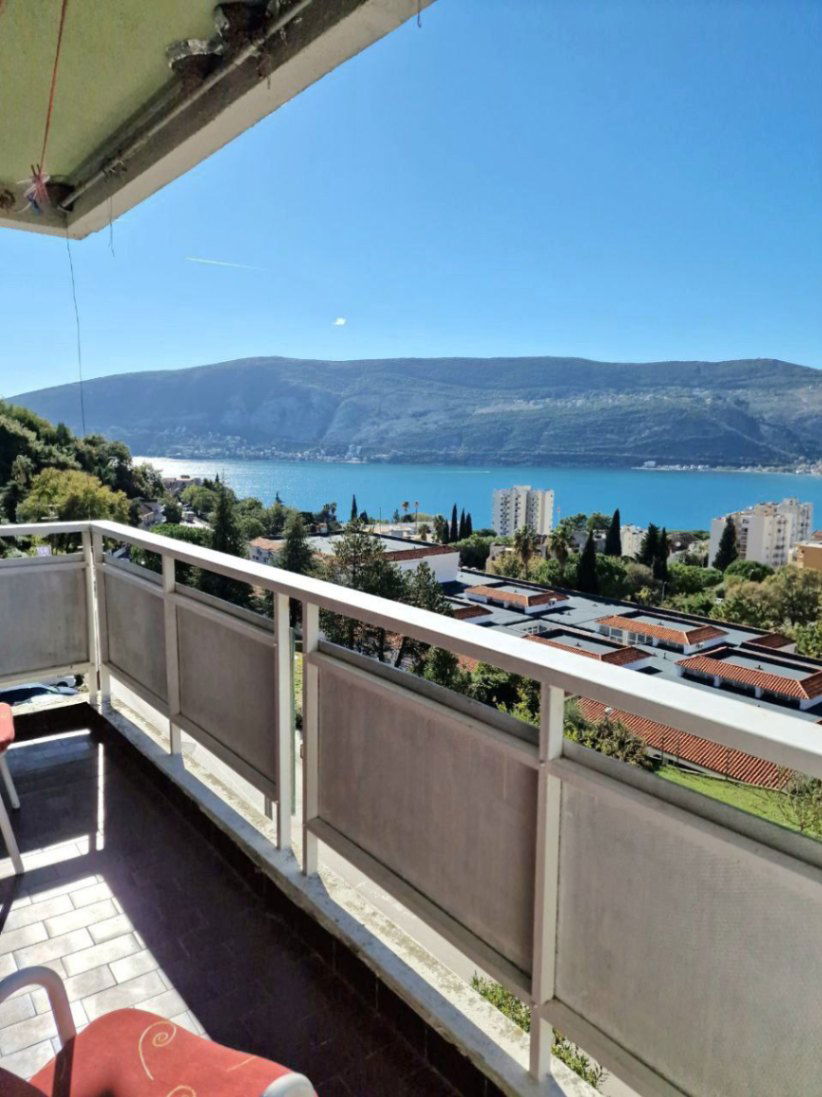 Izdavanje - Stan Herceg Novi, Topla