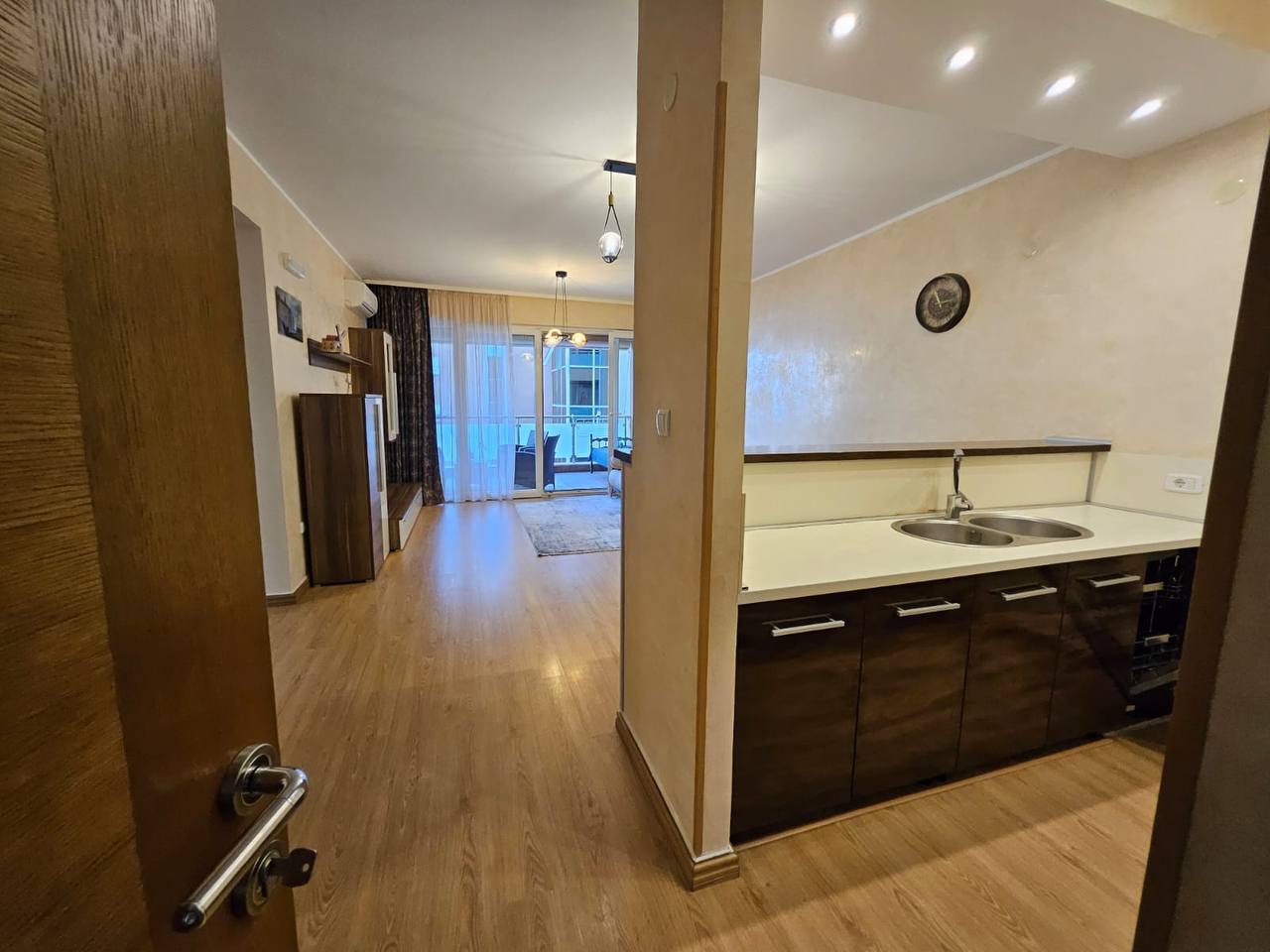 b93277da-7ad9-4150-8363-07e7a56697ba.jpg