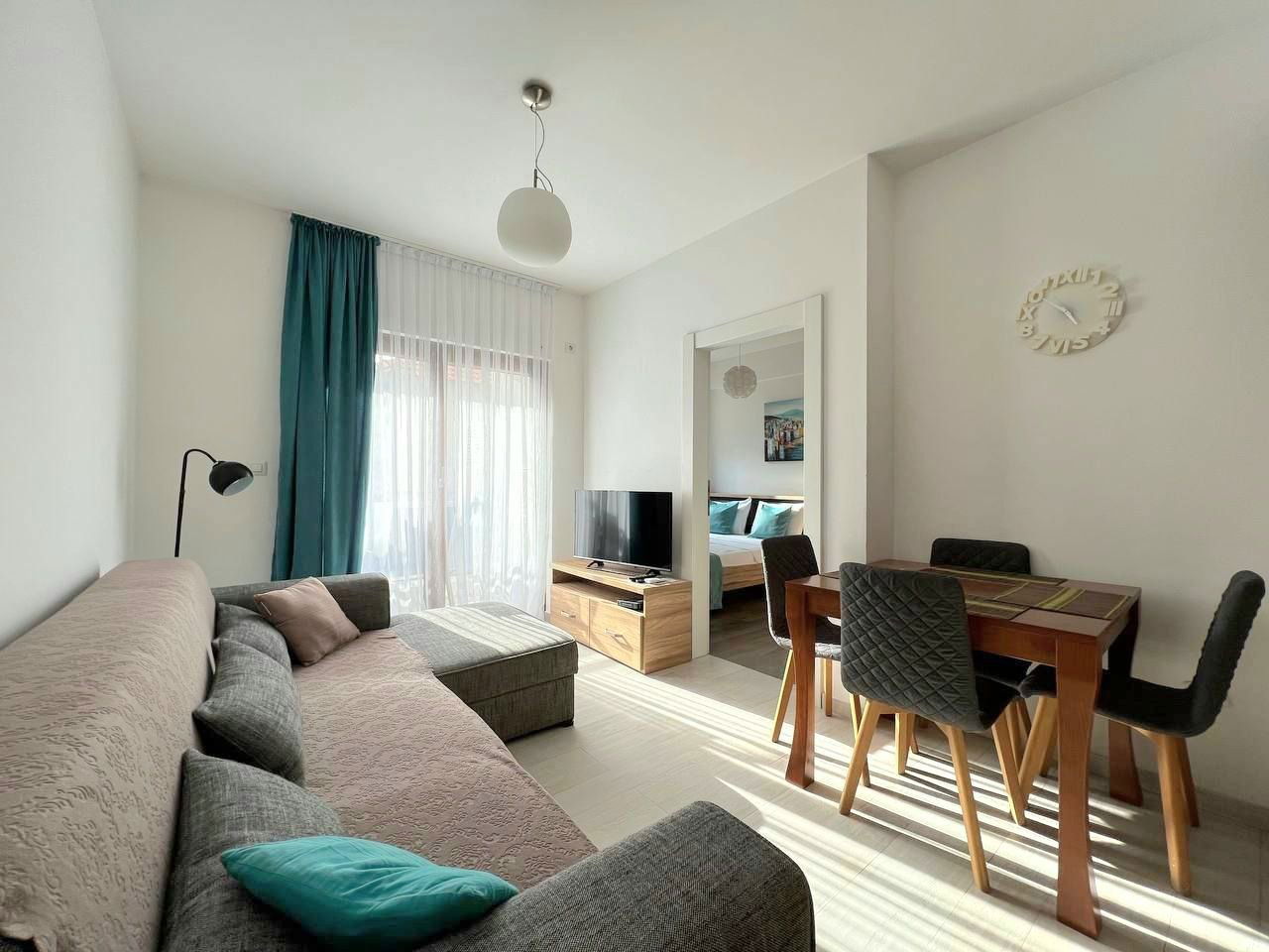 Izdavanje - Stan Herceg Novi, Topla