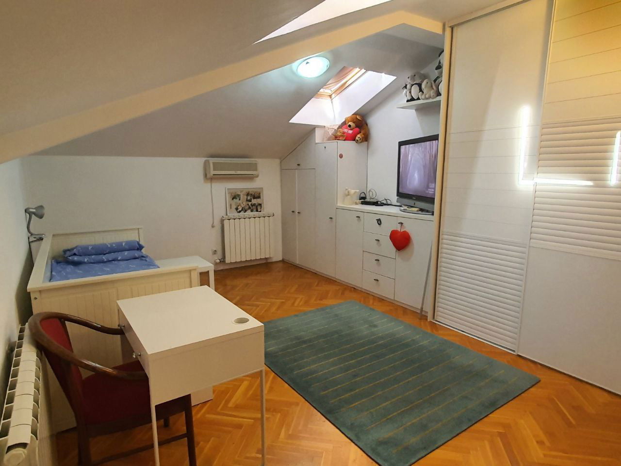 bbb83aab-c3d0-405c-b163-8c7703196ea6.jpg