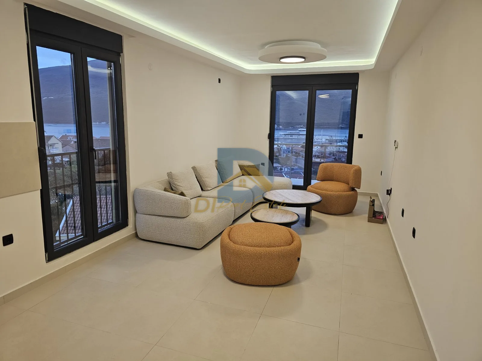 Продаж - Квартира Herceg Novi, Đenovići