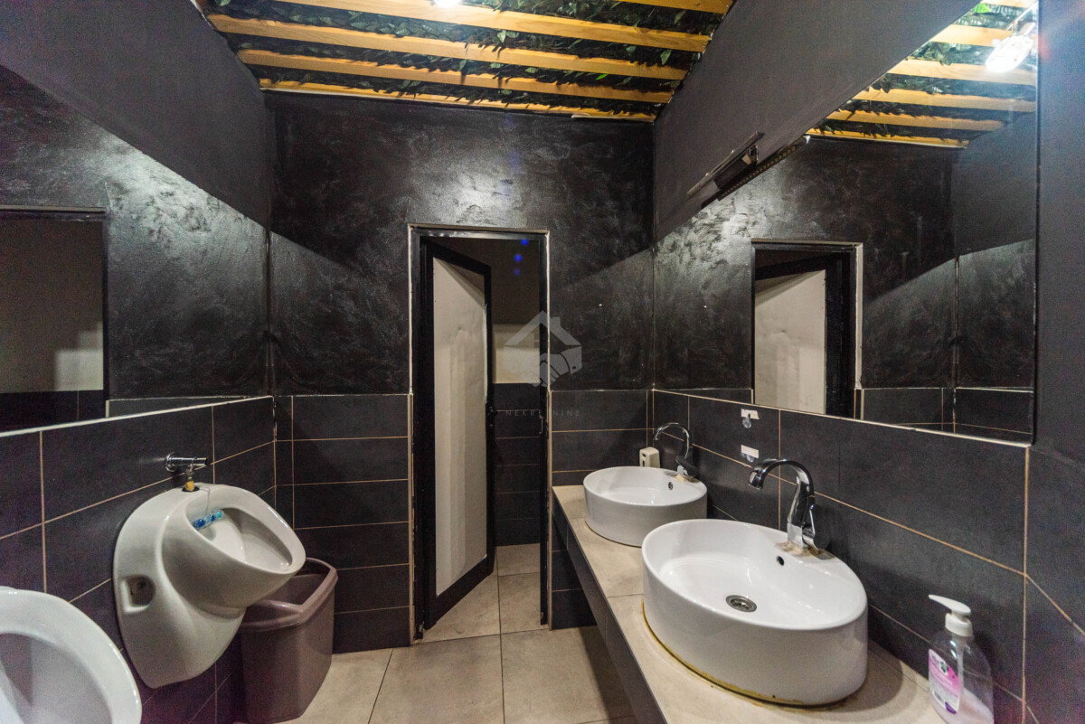 bdf47c30-1fdb-46d7-bd37-661028444db4.jpg