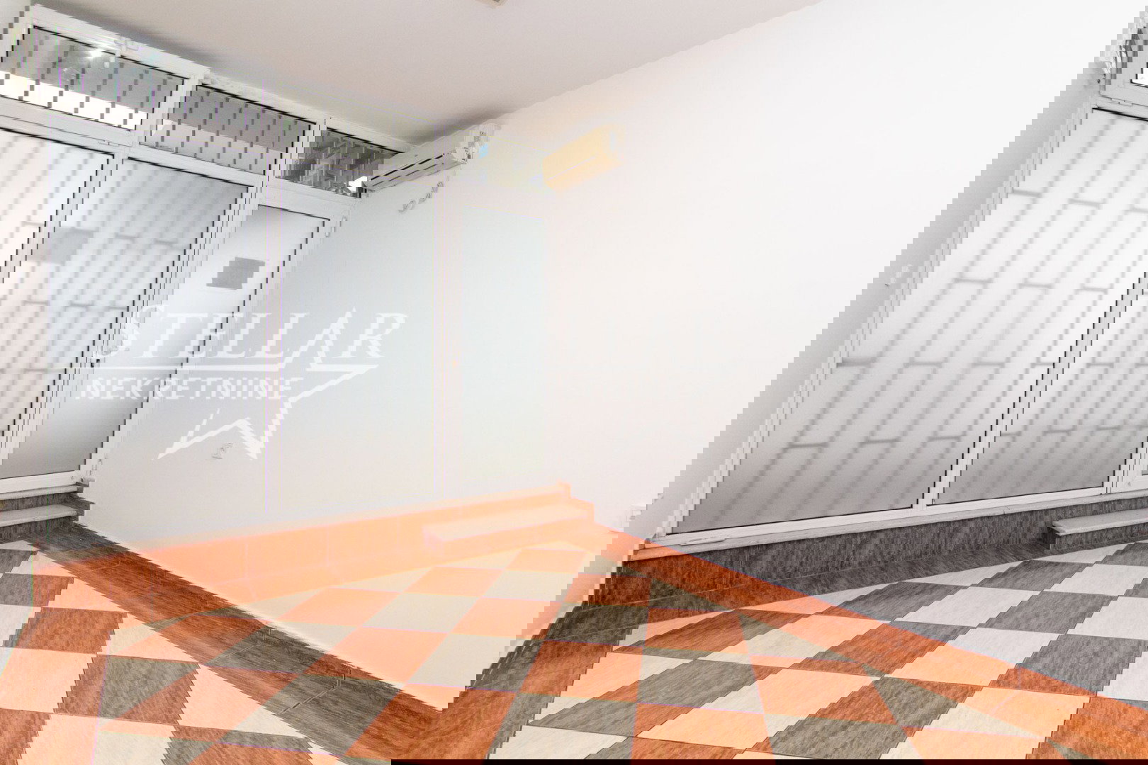 Аренда - Офисное помещение Podgorica, Preko Morače