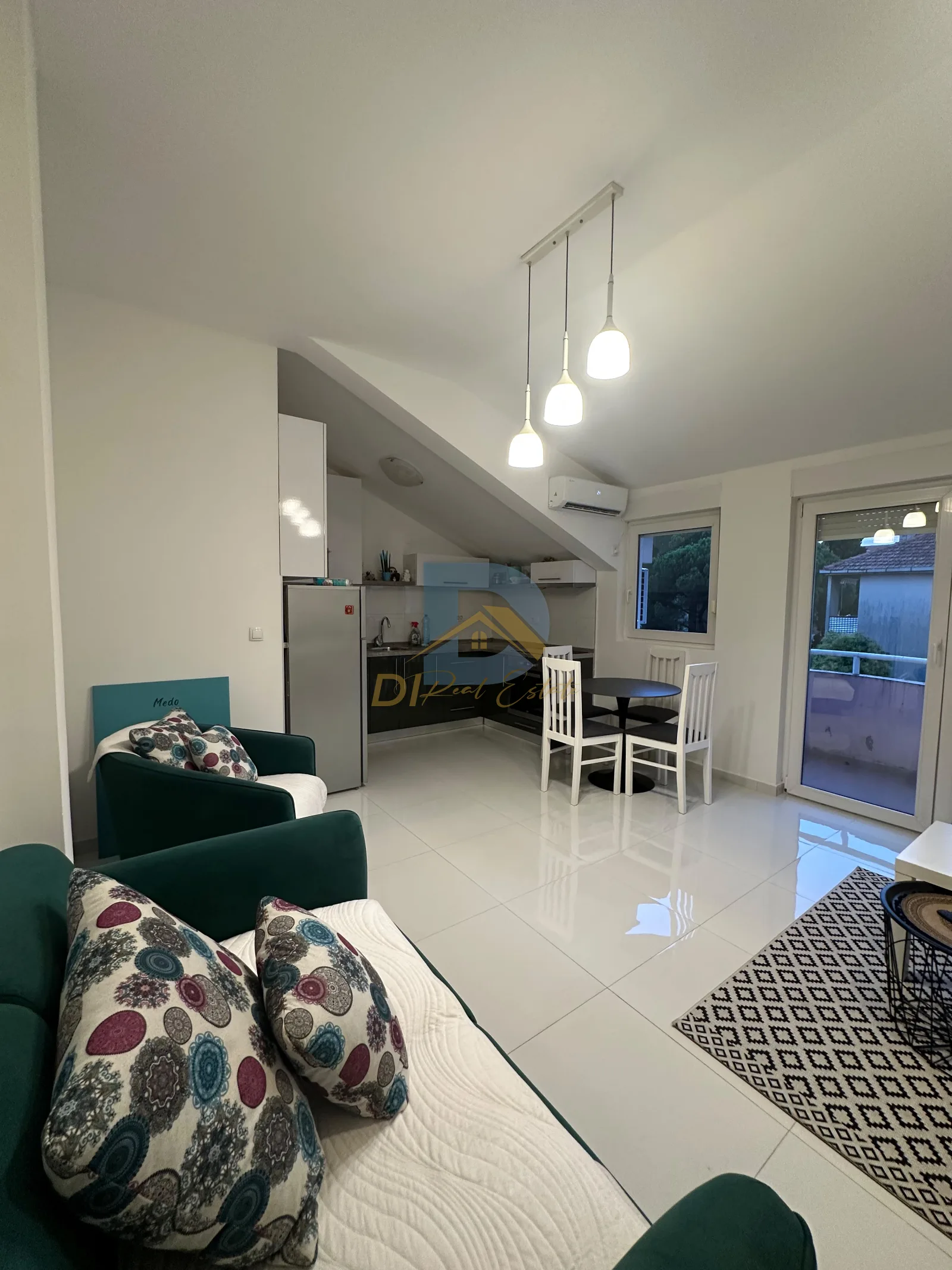 Продаж - Квартира Tivat, Centar