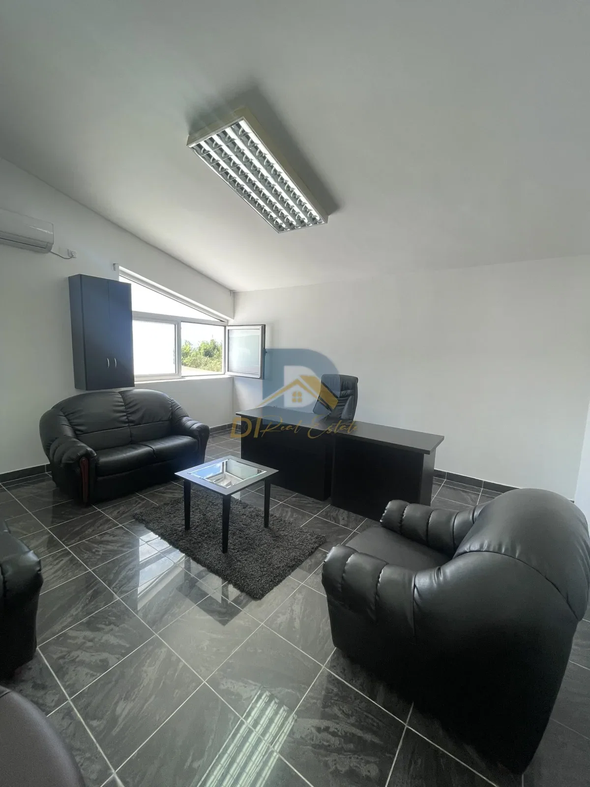 Аренда - Офисное помещение Tivat, Centar