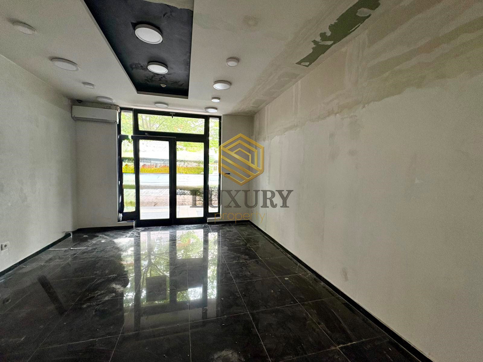 c4e1821a-1e28-4a25-ae9d-f75a68d5279f.jpg