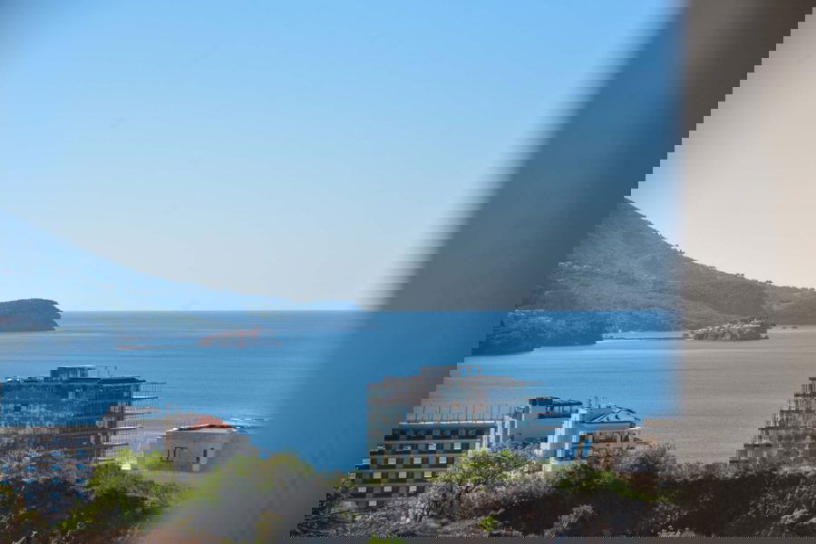 c5b6e79a-018c-4ab4-89aa-52d100818df8.jpg