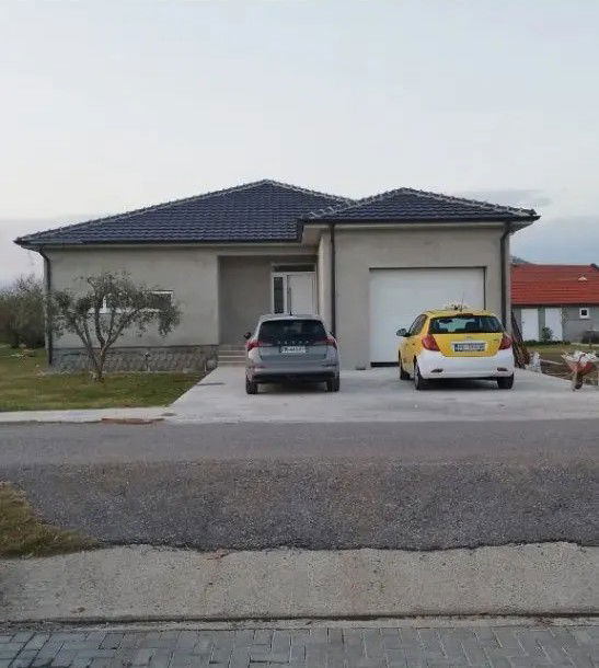 Продаж - Будинок Podgorica, Donja Gorica