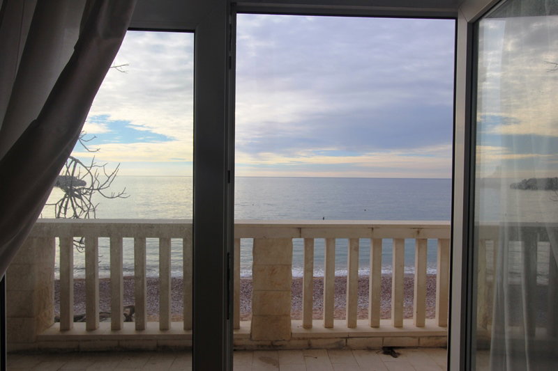 c991b06c-dcfd-42e1-926d-82469d38e3dc.jpg