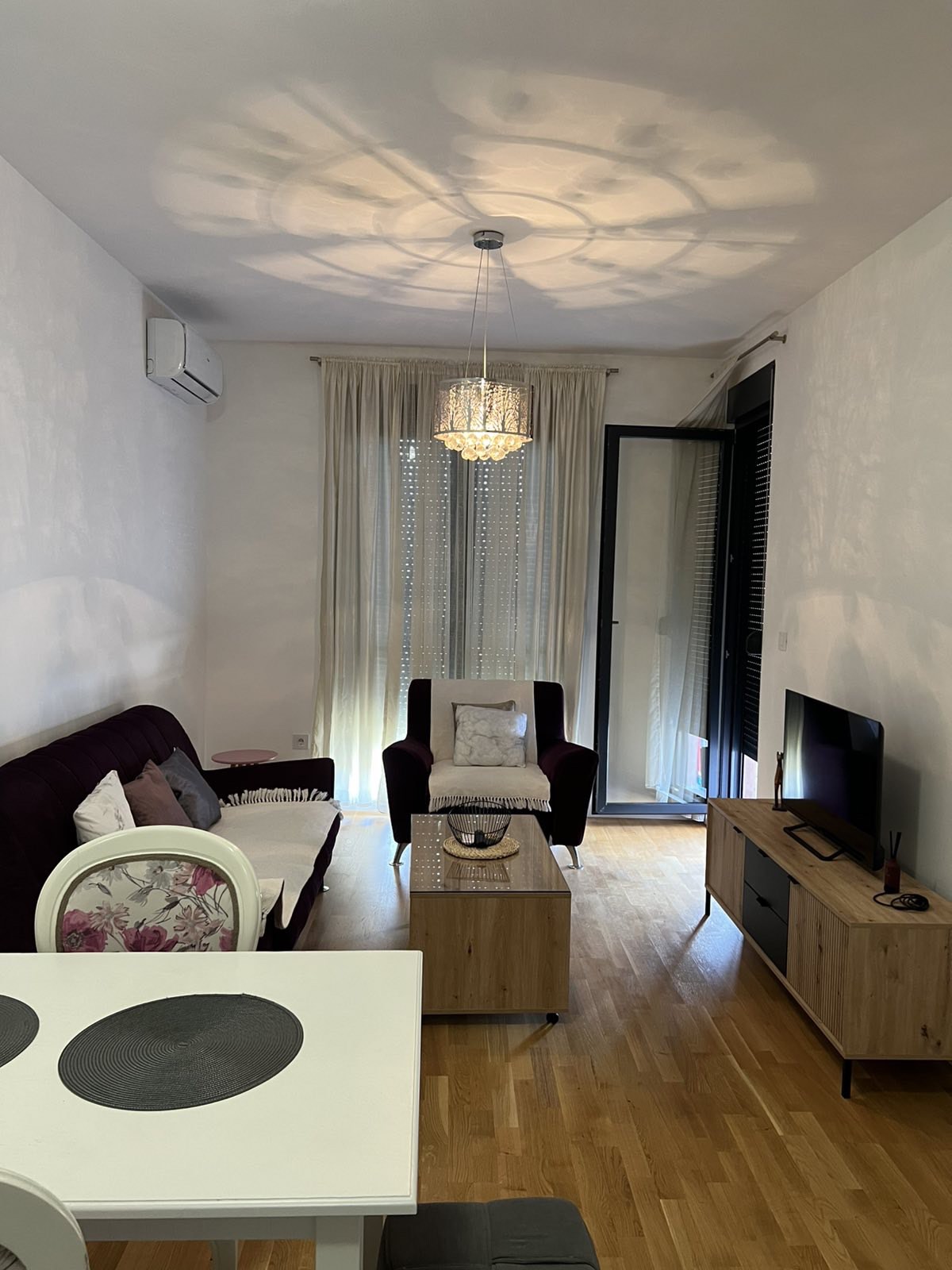 ca320adb-6efa-4f20-8d7a-992d68a9957a.jpg