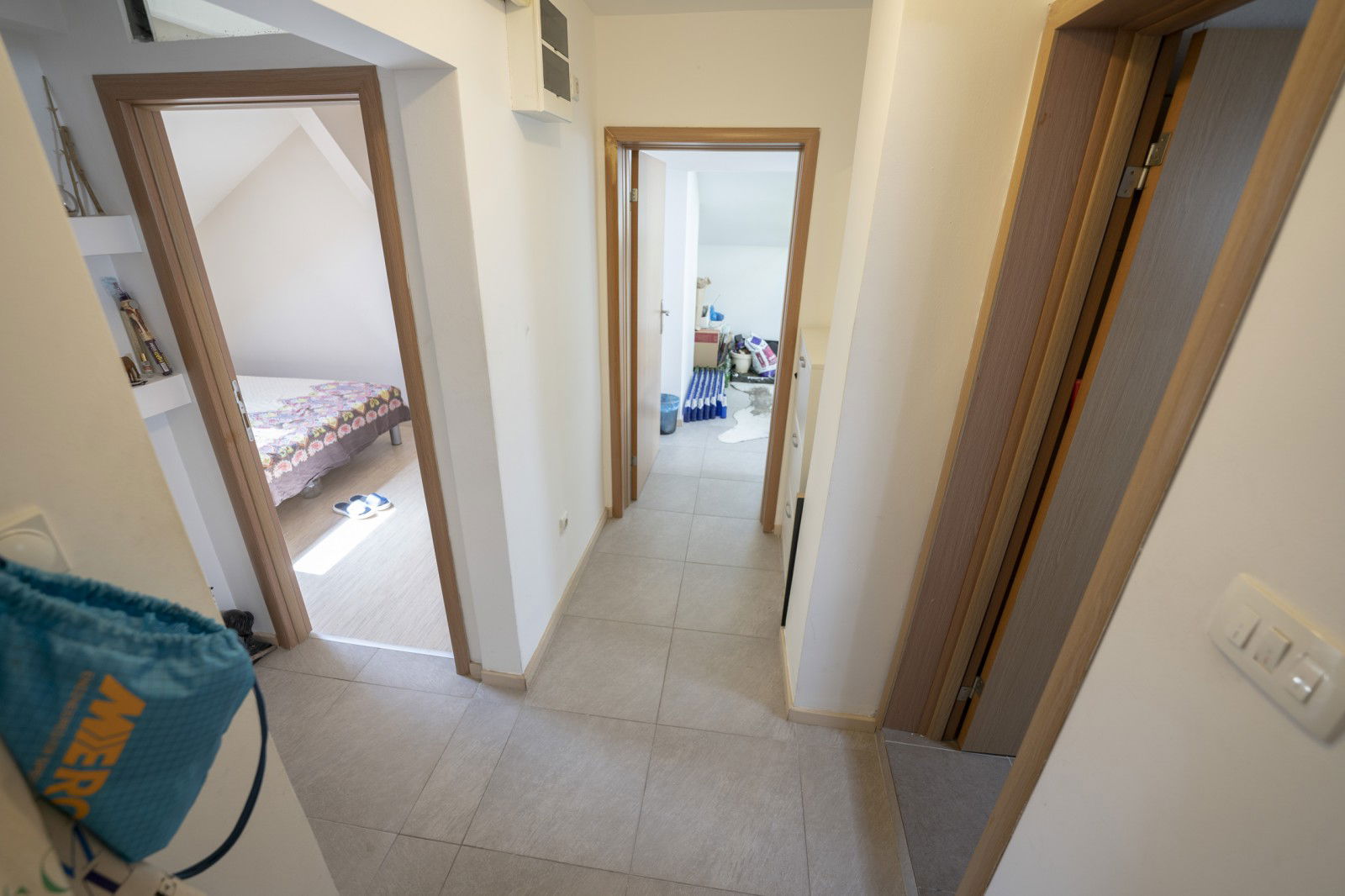ca8faed6-2772-4bd4-aa4e-367f42bd51da.jpg