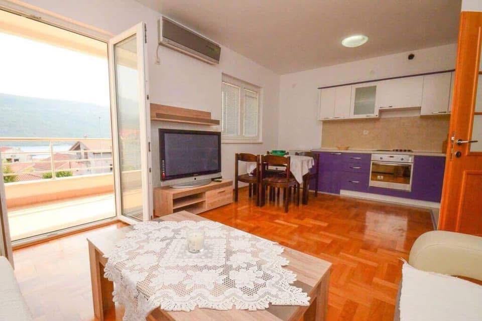 Sale - Apartment Herceg Novi, Đenovići