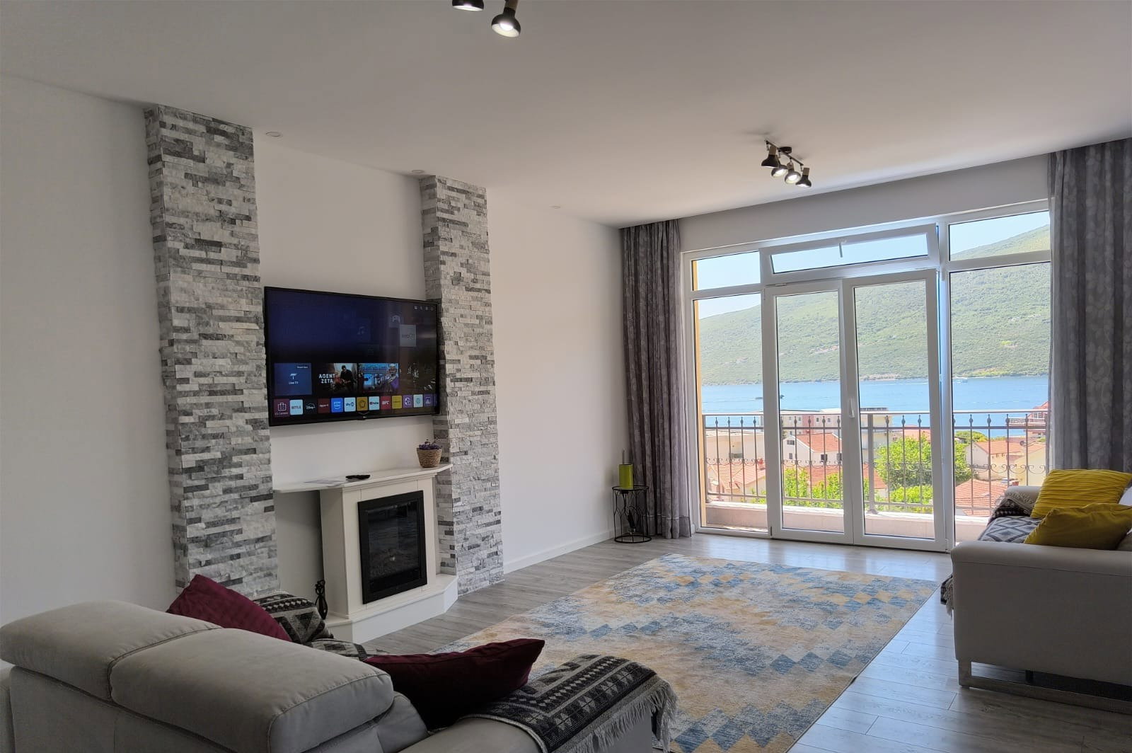 Izdavanje - Stan Herceg Novi, Đenovići