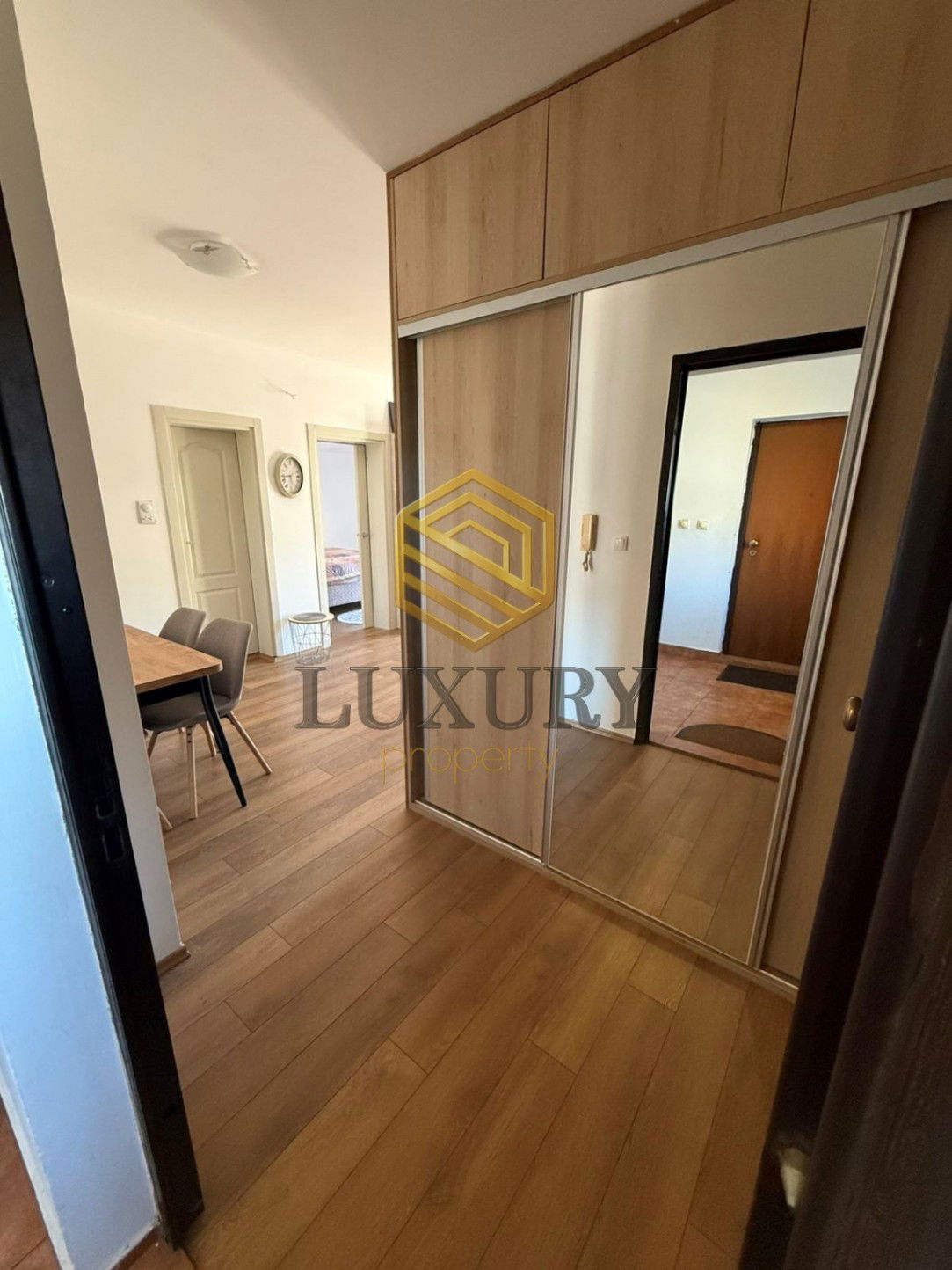 Продаж - Квартира Podgorica, Momišići