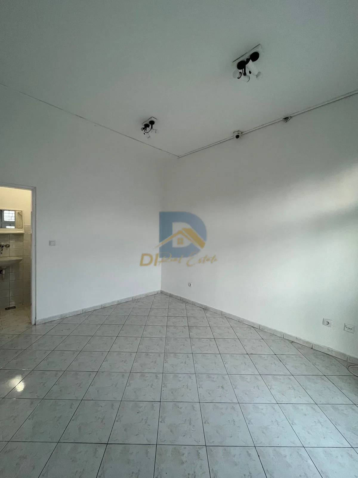 Аренда - Офисное помещение Tivat, Centar