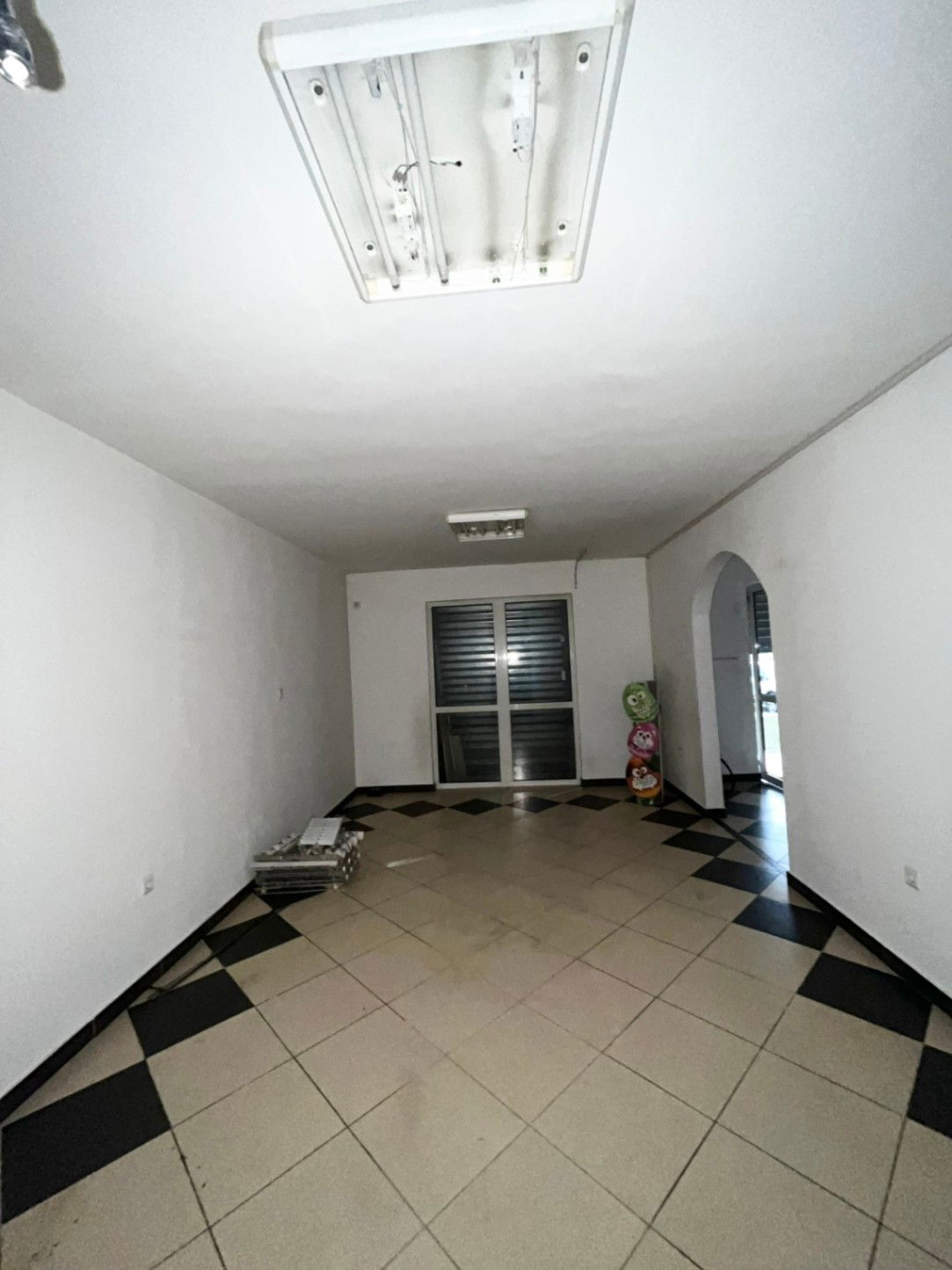 Продаж - Офісне приміщення Nikšić, Integralovo