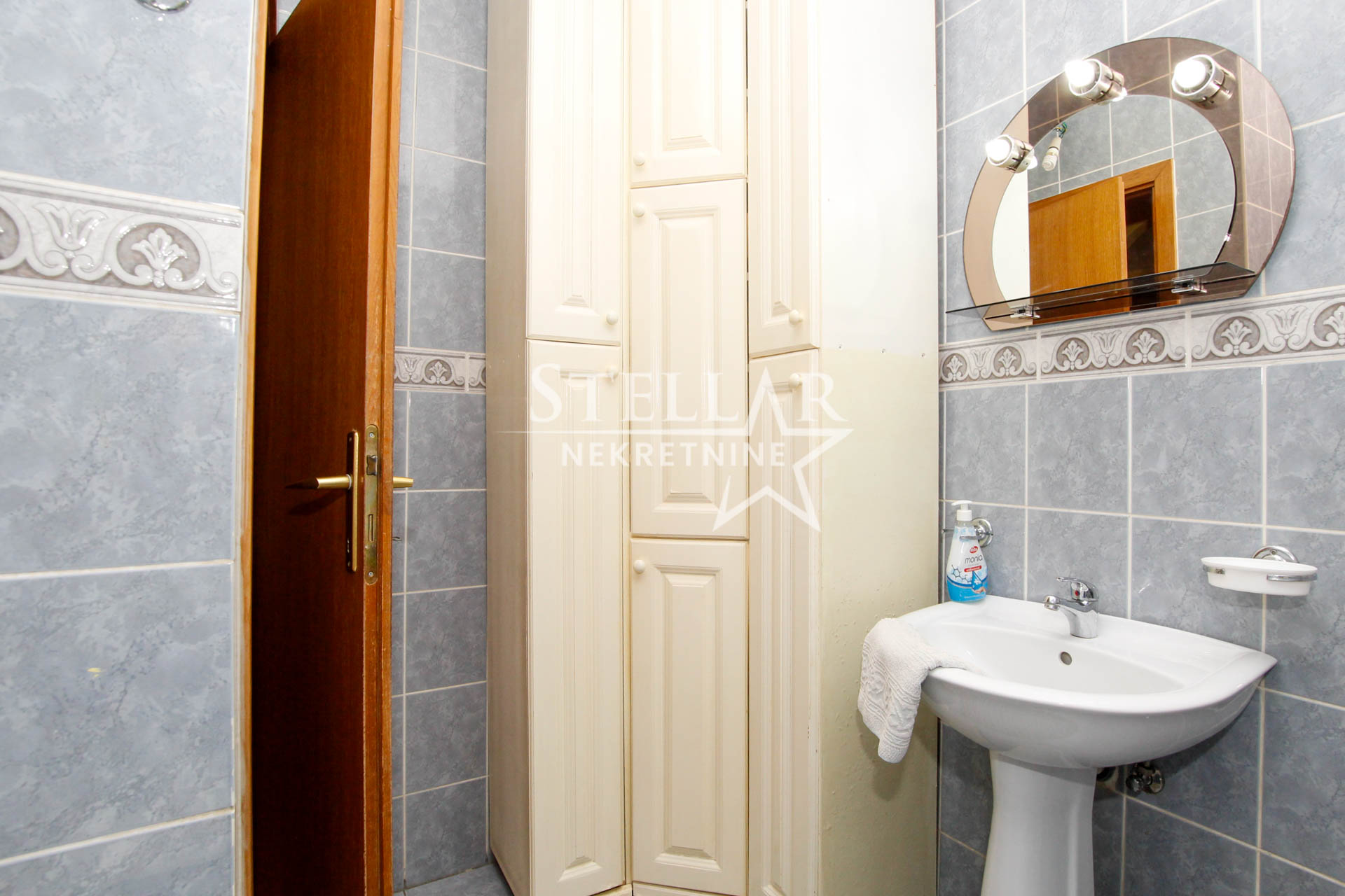 cf985bbd-7eca-4d5c-9c7a-2a24dd8c25e5.jpg