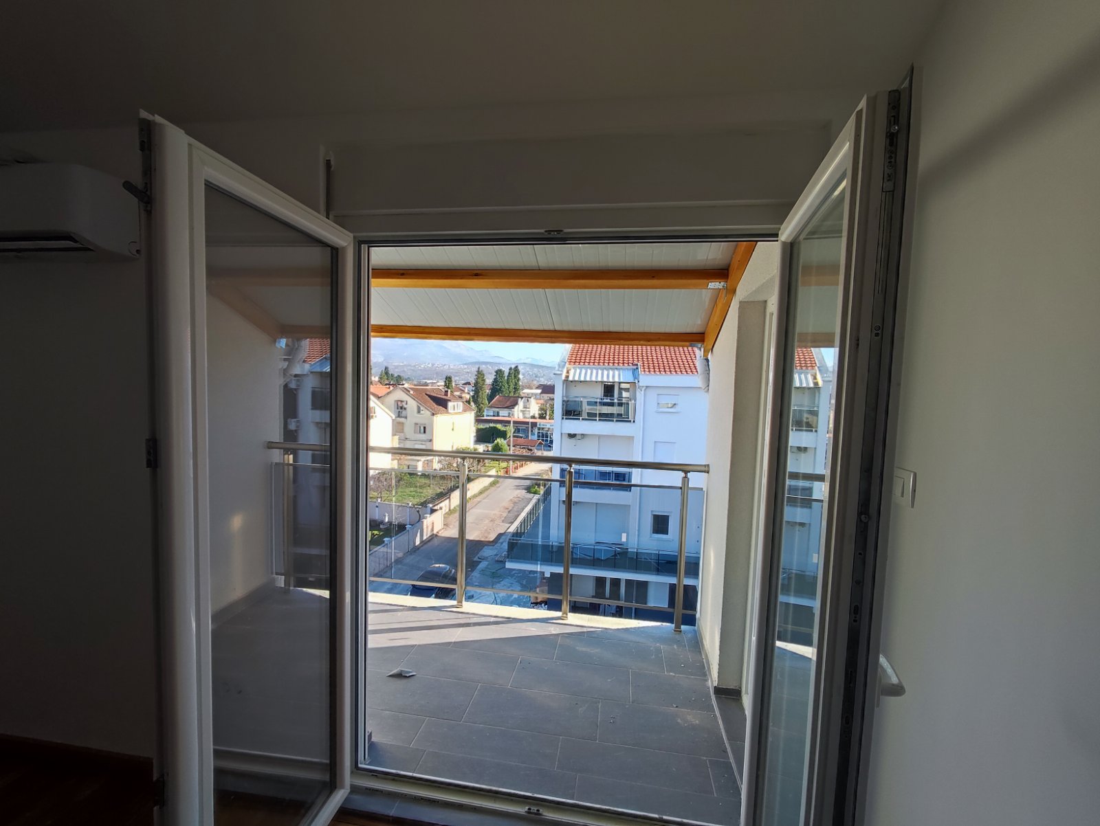 cfe2dfc4-bb91-4779-a186-b3cd4744a4a1.jpg