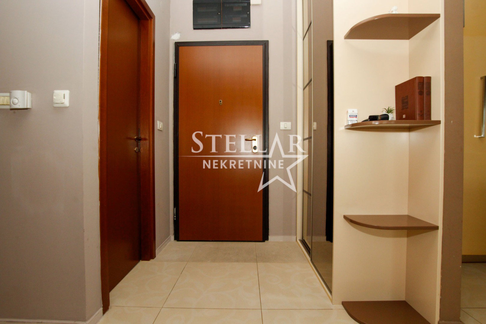 d2320bbd-74d8-4acc-8ee8-dc08dc5e8008.jpg
