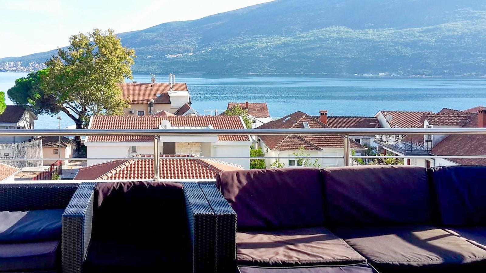 Izdavanje - Stan Herceg Novi, Đenovići