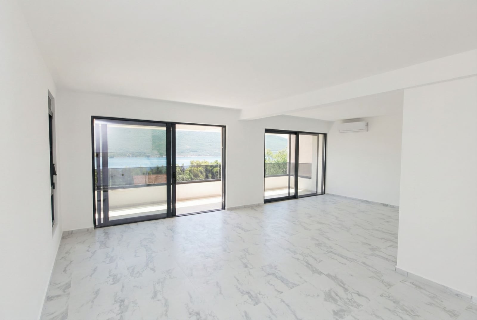 Продажа - Квартира Herceg Novi, Kumbor