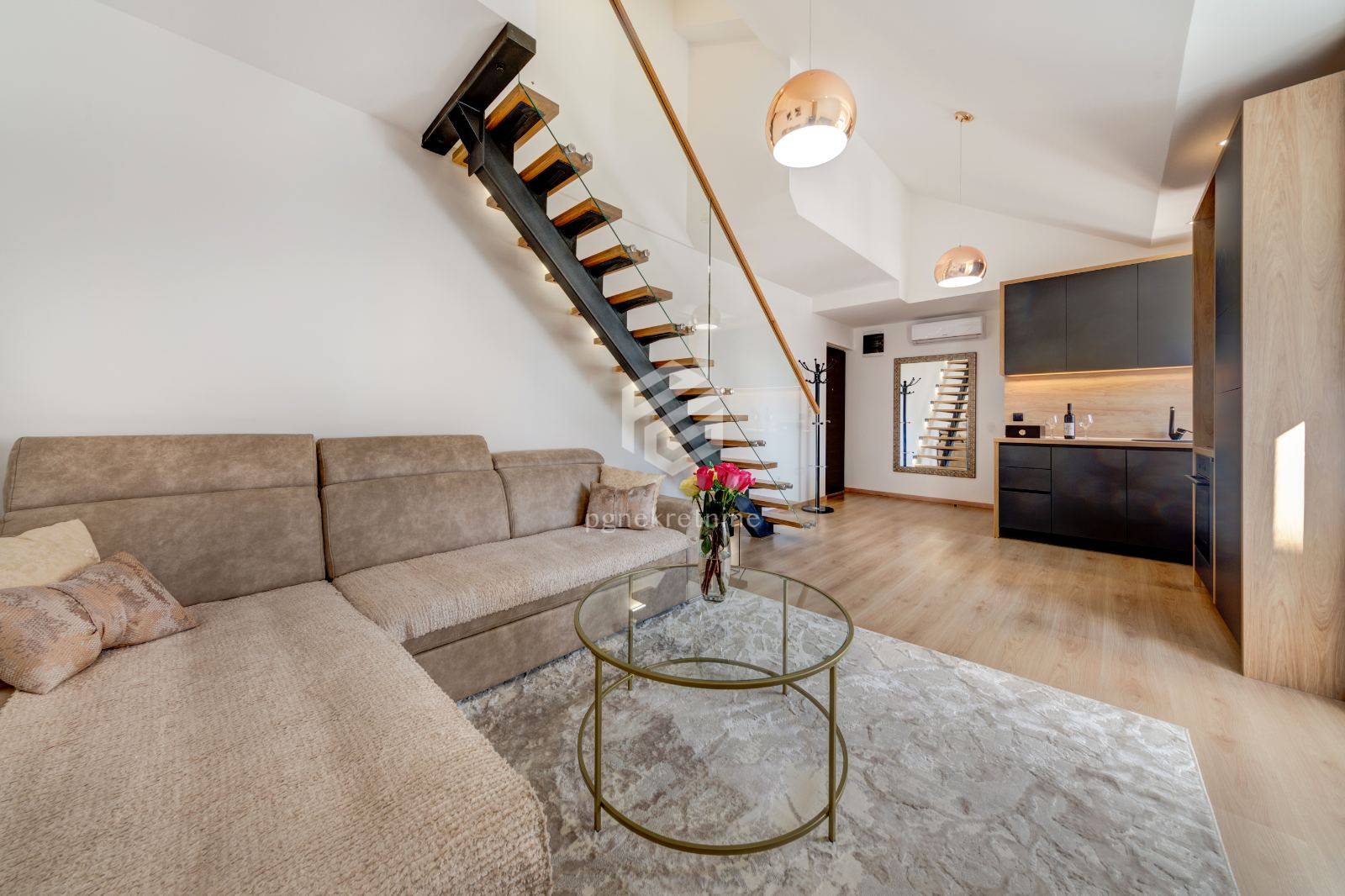 Izdavanje - Stan Podgorica, Pobrežje