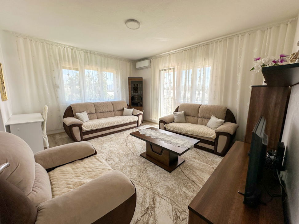 Izdavanje - Kuća Podgorica, Tološi