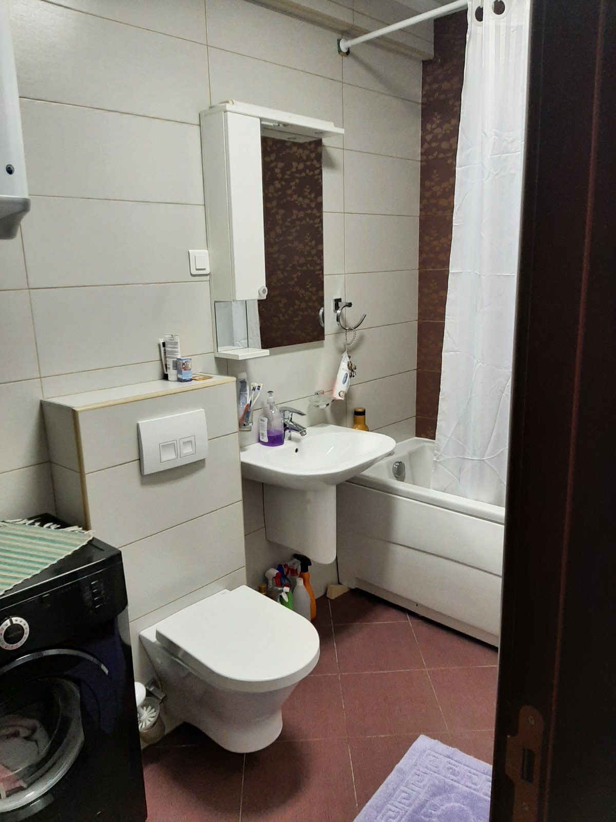 db6942e7-d172-4d41-8d25-b4c5677b20bb.jpg